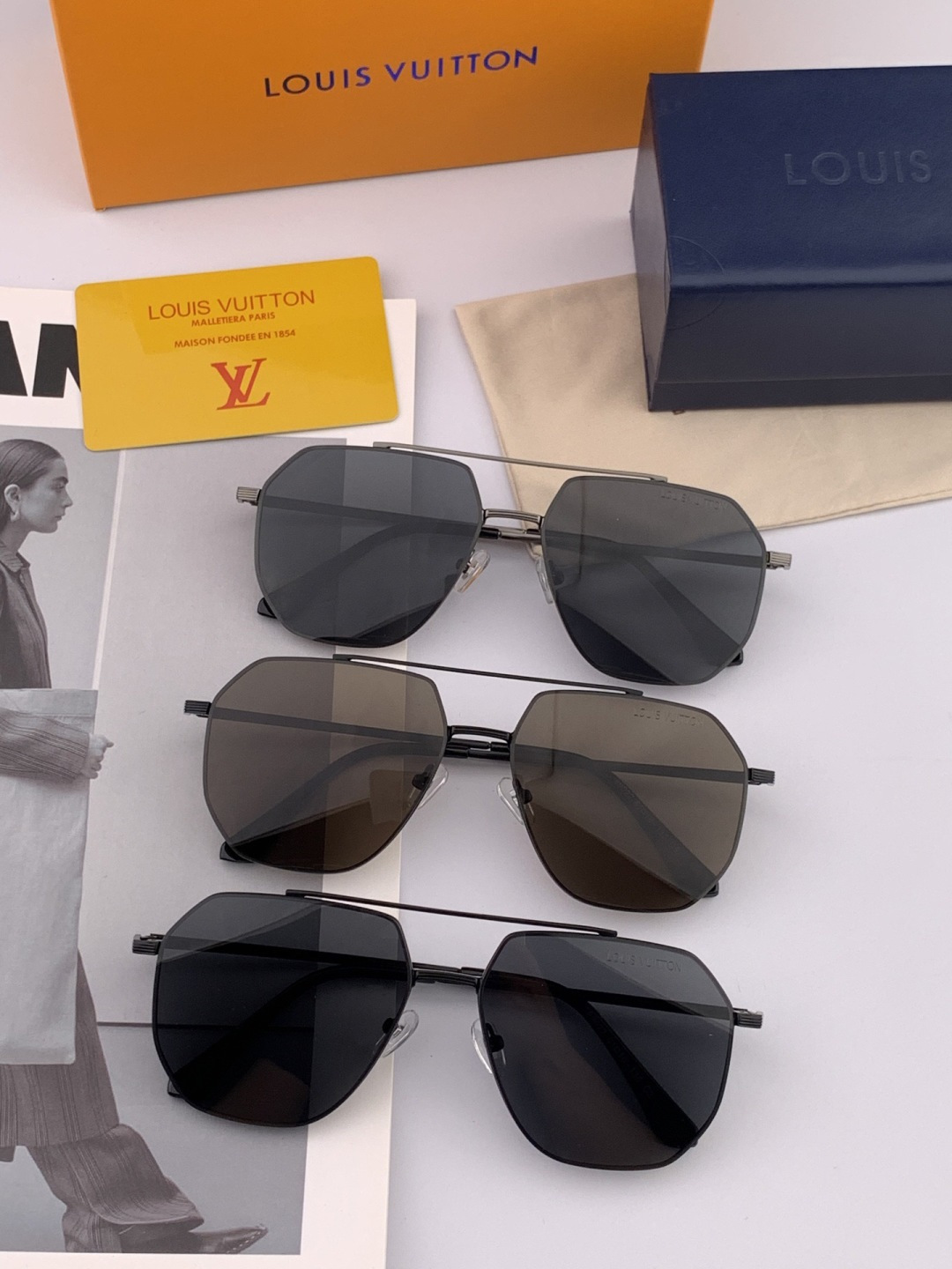LV 男款炫彩飞行员偏光太阳镜 ❤️材质：高清尼龙加厚卡槽高清偏光镜片 🌹无边框镜架💕颜👍型号：L289