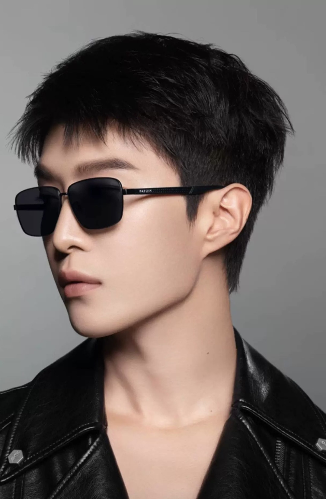 LV 男款炫彩飞行员偏光太阳镜 ❤️材质：高清尼龙加厚卡槽高清偏光镜片 🌹无边框镜架💕颜👍型号：L189