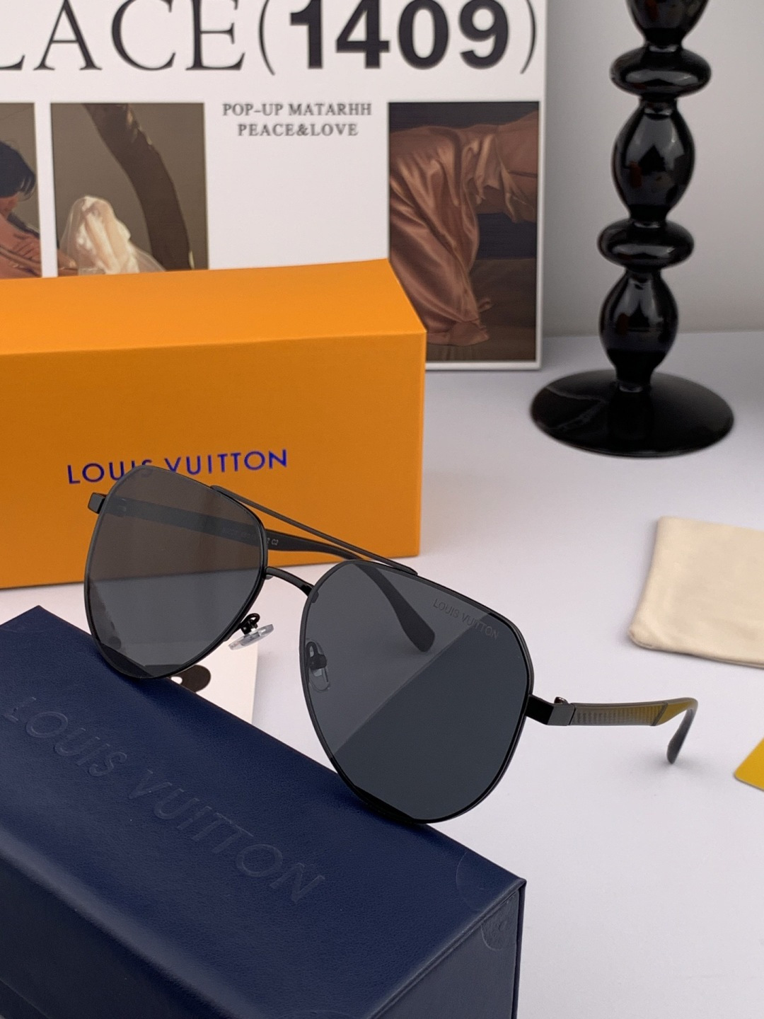 LV 男款炫彩飞行员偏光太阳镜 ❤️材质：高清尼龙加厚卡槽高清偏光镜片 🌹无边框镜架💕颜👍型号：L089