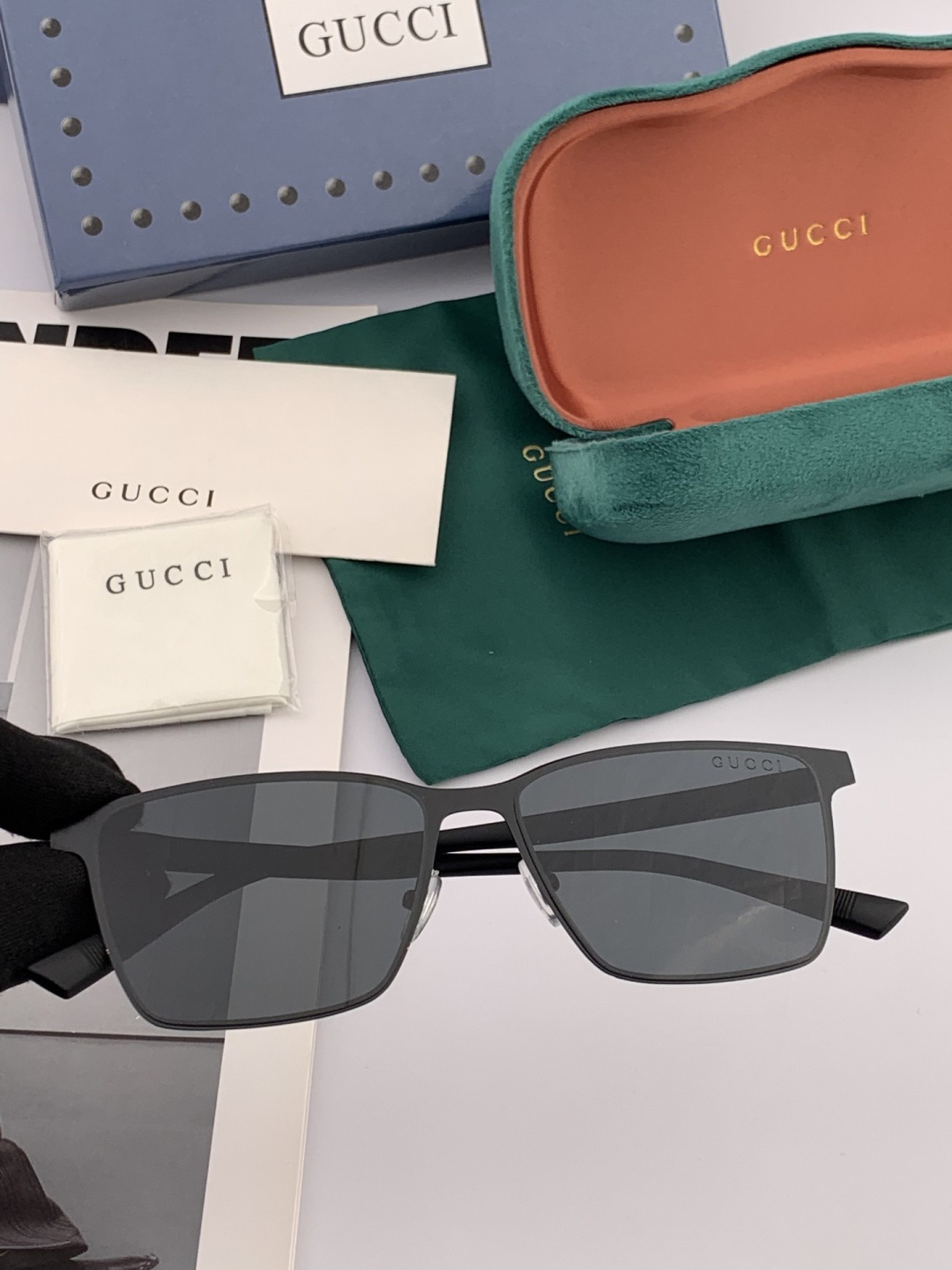 GUCCI 男款炫彩飞行员偏光太阳镜 ❤️材质：高清尼龙加厚卡槽高清偏光镜片 🌹无边框镜架💕颜👍型号：G