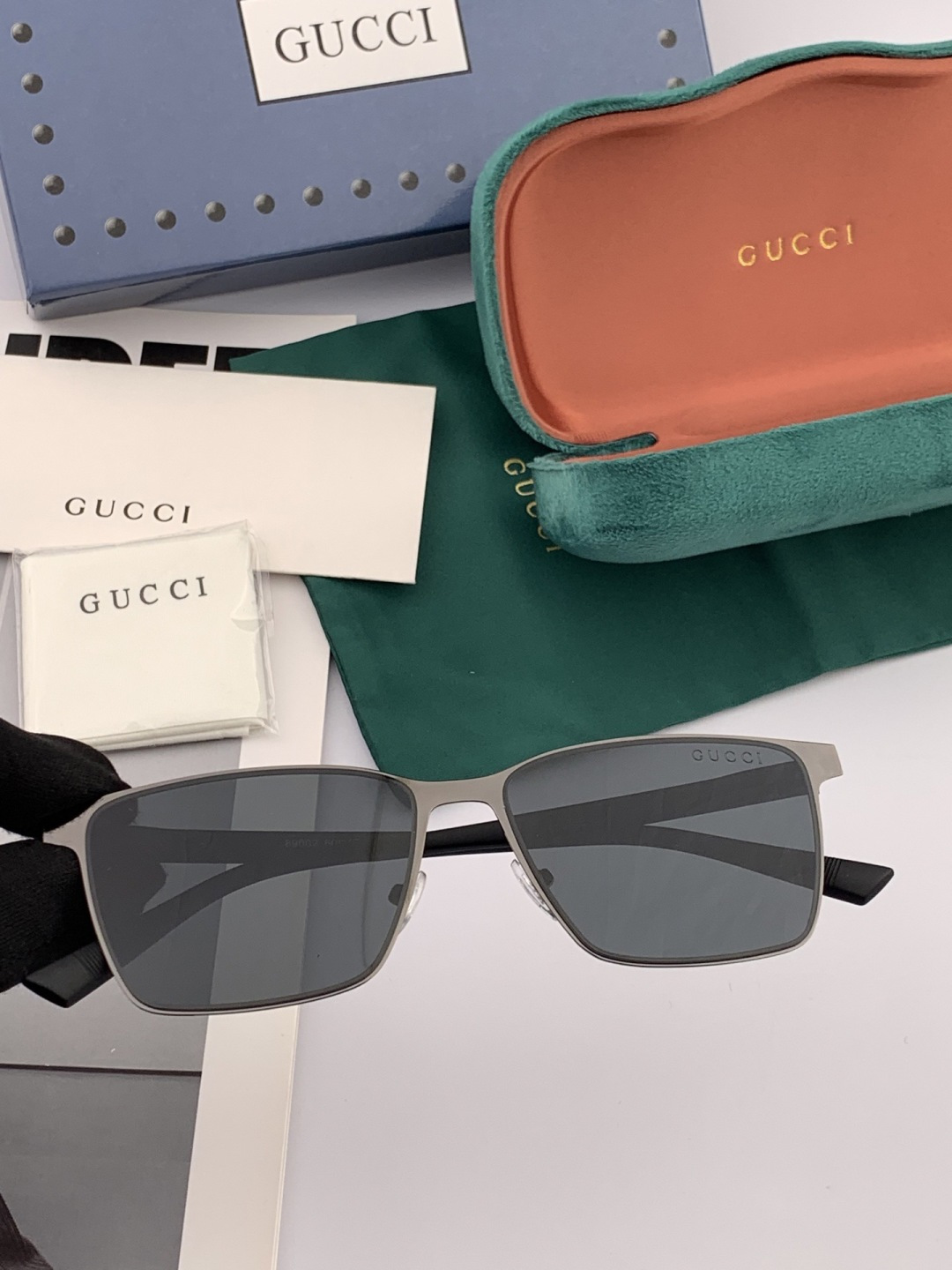 GUCCI 男款炫彩飞行员偏光太阳镜 ❤️材质：高清尼龙加厚卡槽高清偏光镜片 🌹无边框镜架💕颜👍型号：G