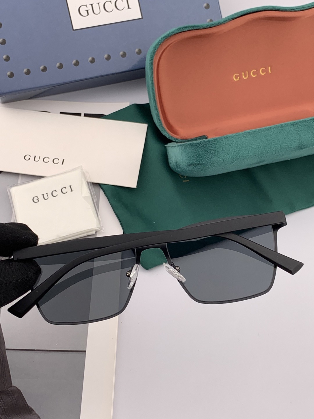 GUCCI 男款炫彩飞行员偏光太阳镜 ❤️材质：高清尼龙加厚卡槽高清偏光镜片 🌹无边框镜架💕颜👍型号：G