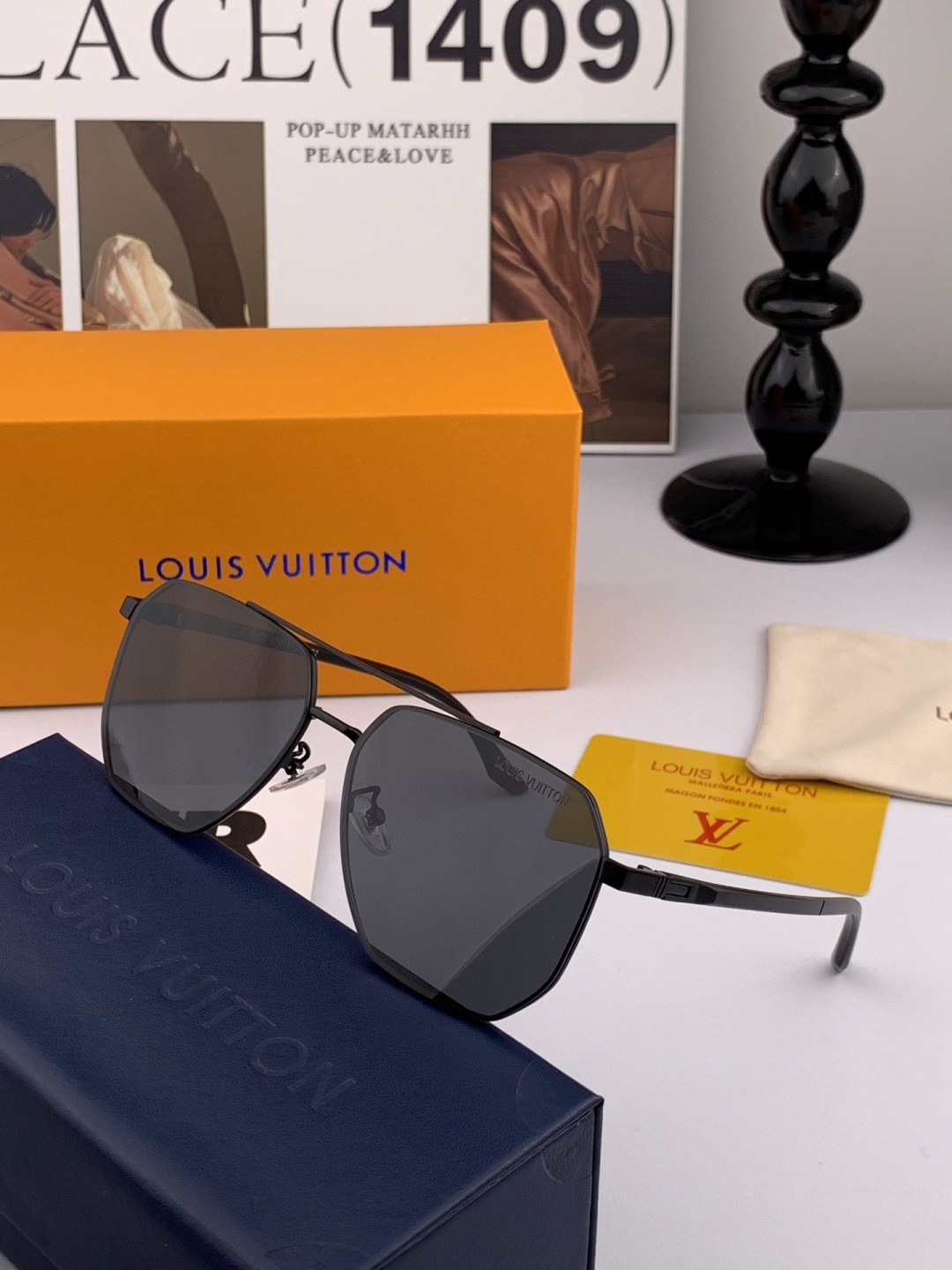 LV 男款炫彩飞行员偏光太阳镜 ❤️材质：高清尼龙加厚卡槽高清偏光镜片 🌹无边框镜架💕颜👍型号：L889