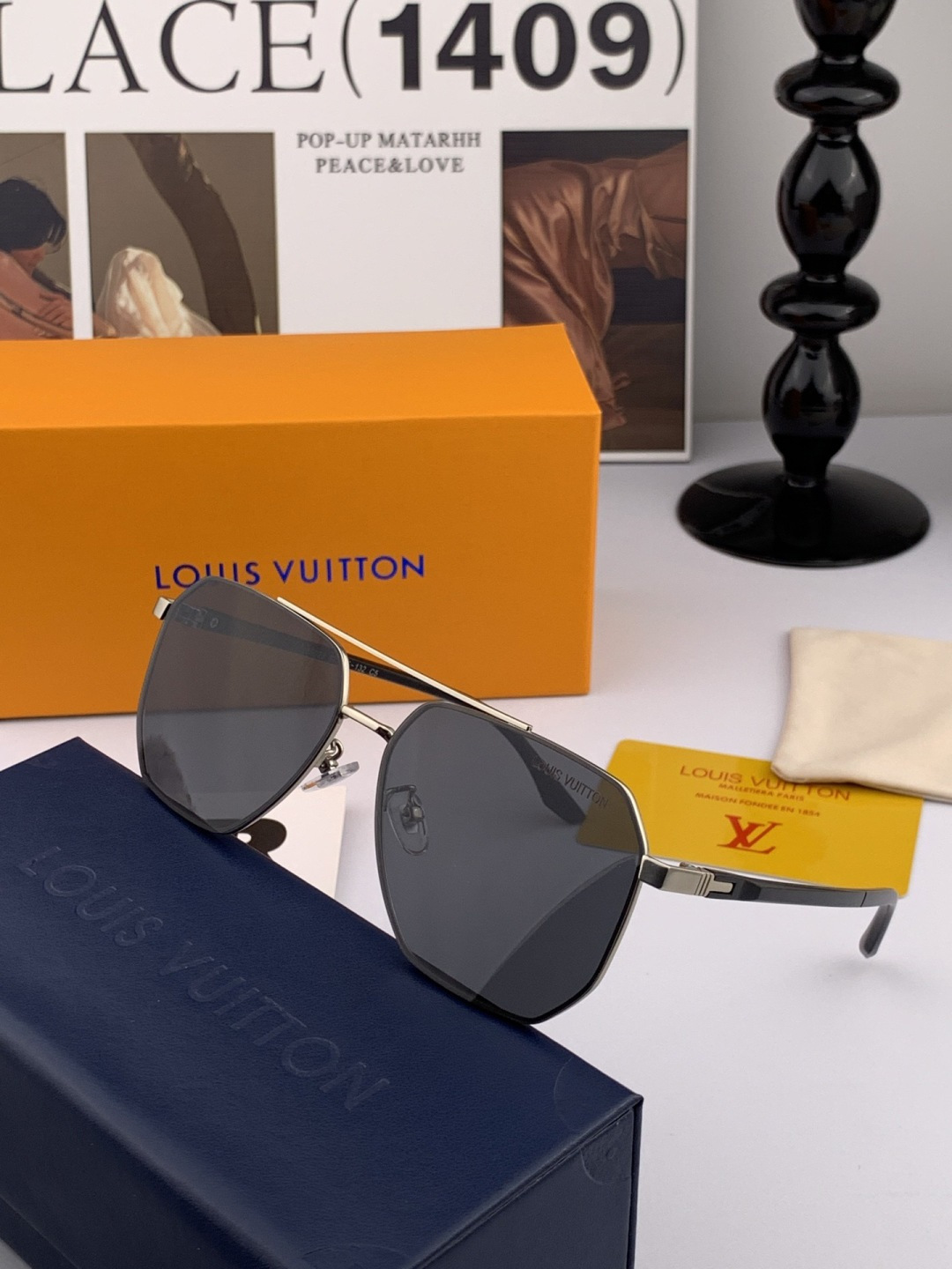 LV 男款炫彩飞行员偏光太阳镜 ❤️材质：高清尼龙加厚卡槽高清偏光镜片 🌹无边框镜架💕颜👍型号：L889