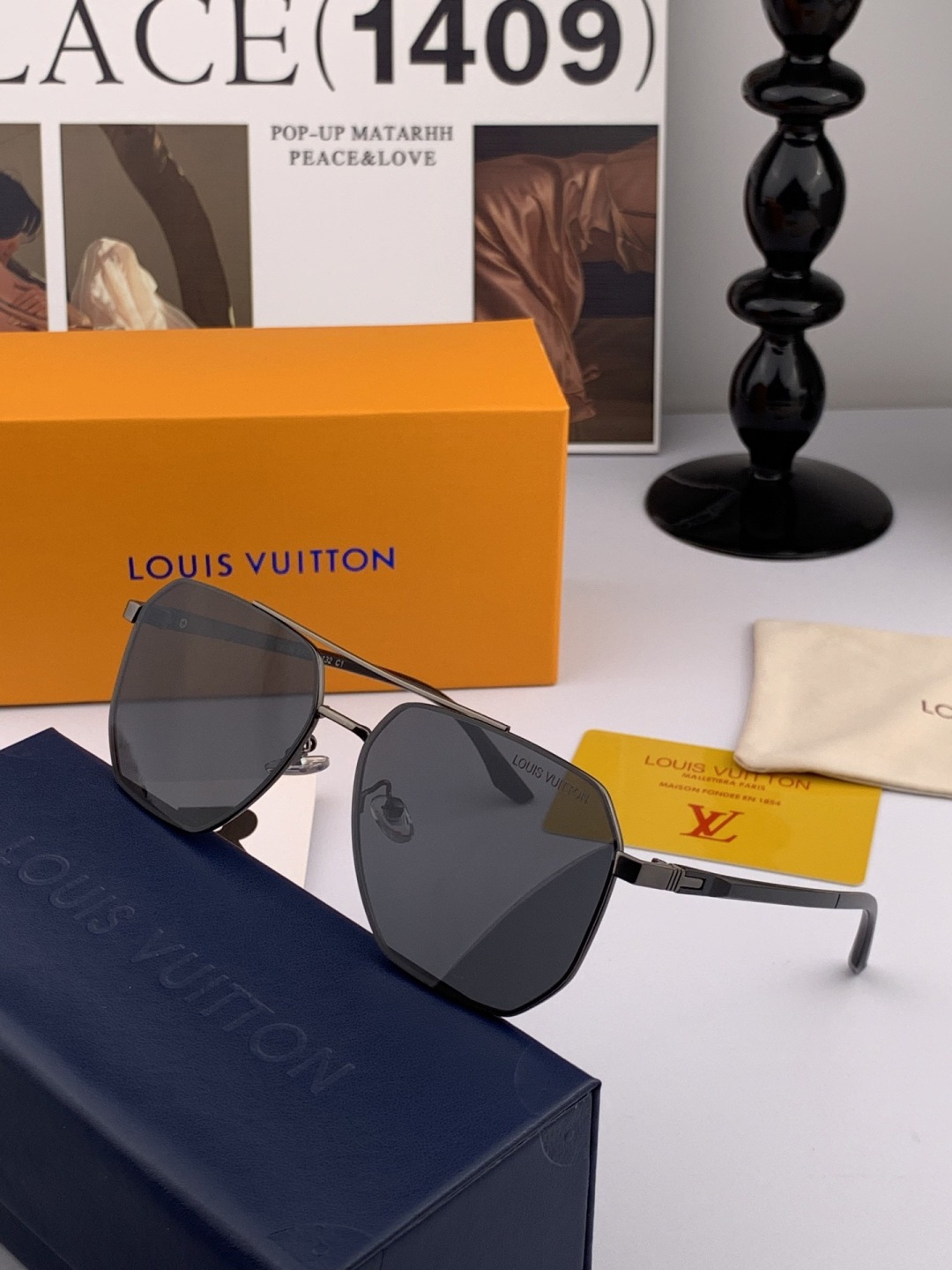 LV 男款炫彩飞行员偏光太阳镜 ❤️材质：高清尼龙加厚卡槽高清偏光镜片 🌹无边框镜架💕颜👍型号：L889