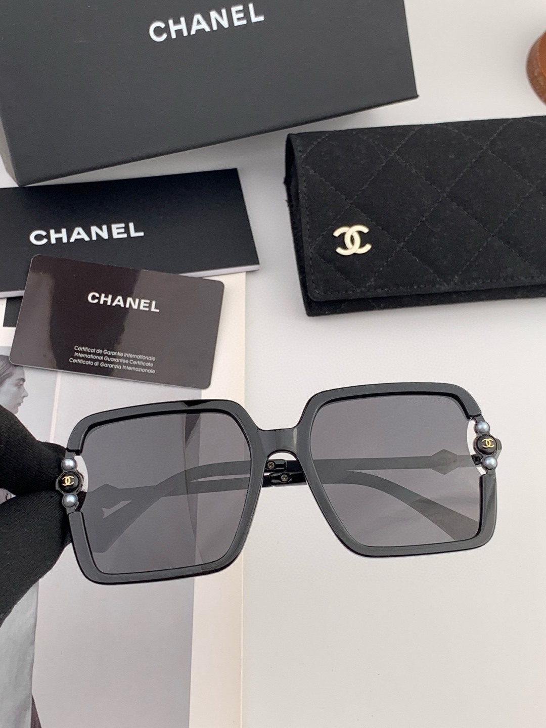 新品CHANEL 香奈儿太阳镜以独特魅力和前卫风格诠释春夏最新眼镜，质感超好佩带舒适 型号：CH5236