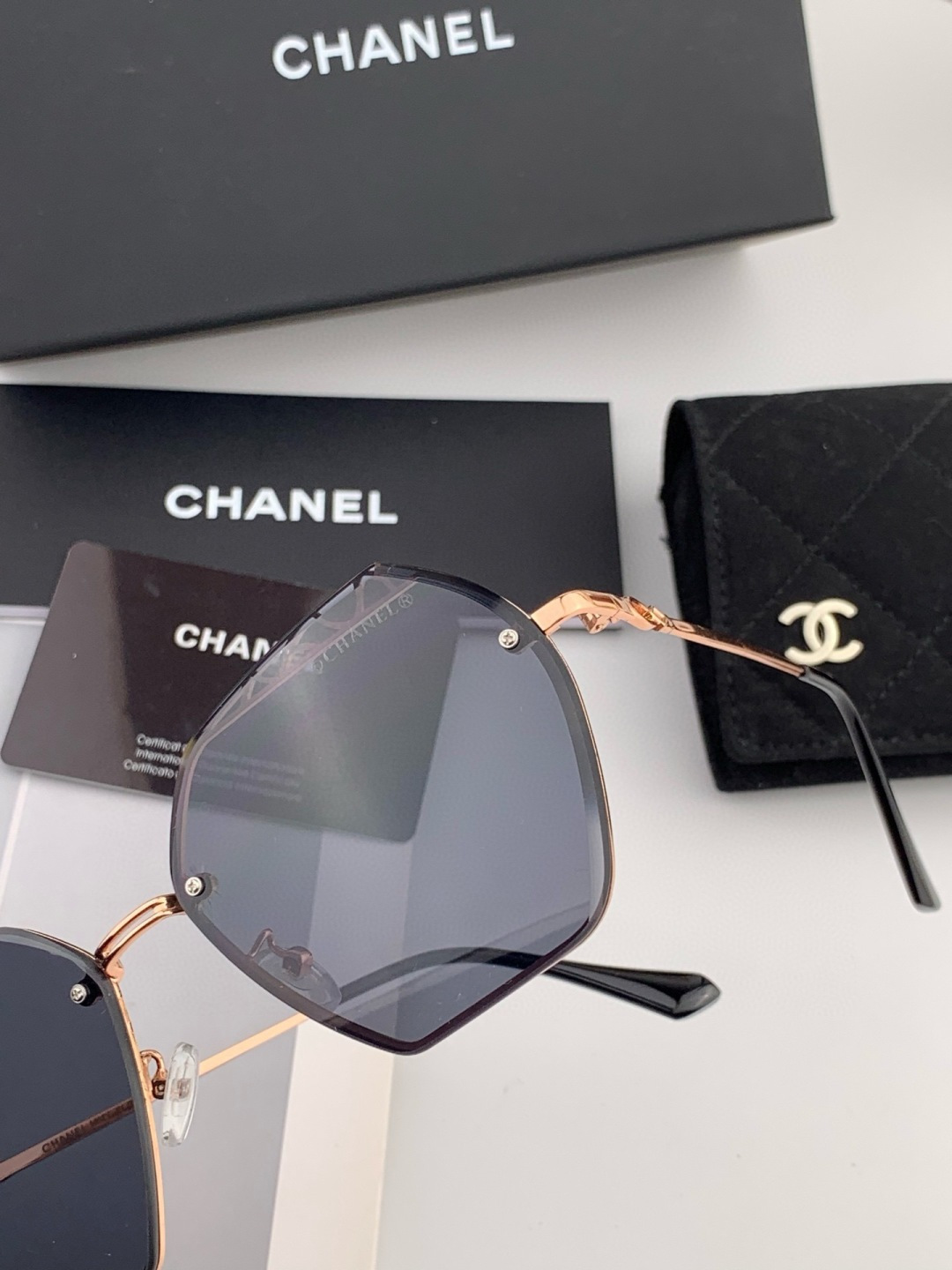 新品CHANEL 香奈儿太阳镜以独特魅力和前卫风格诠释春夏最新眼镜，质感超好佩带舒适 型号：CH7067