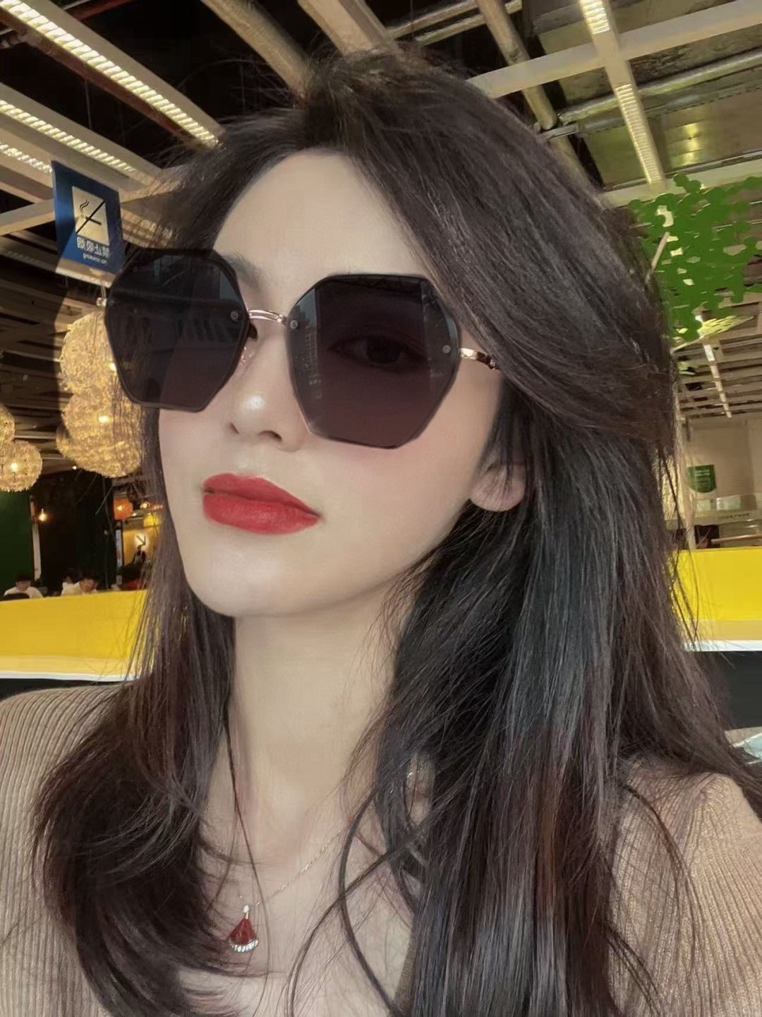 新品CHANEL 香奈儿太阳镜以独特魅力和前卫风格诠释春夏最新眼镜，质感超好佩带舒适 型号：CH7067