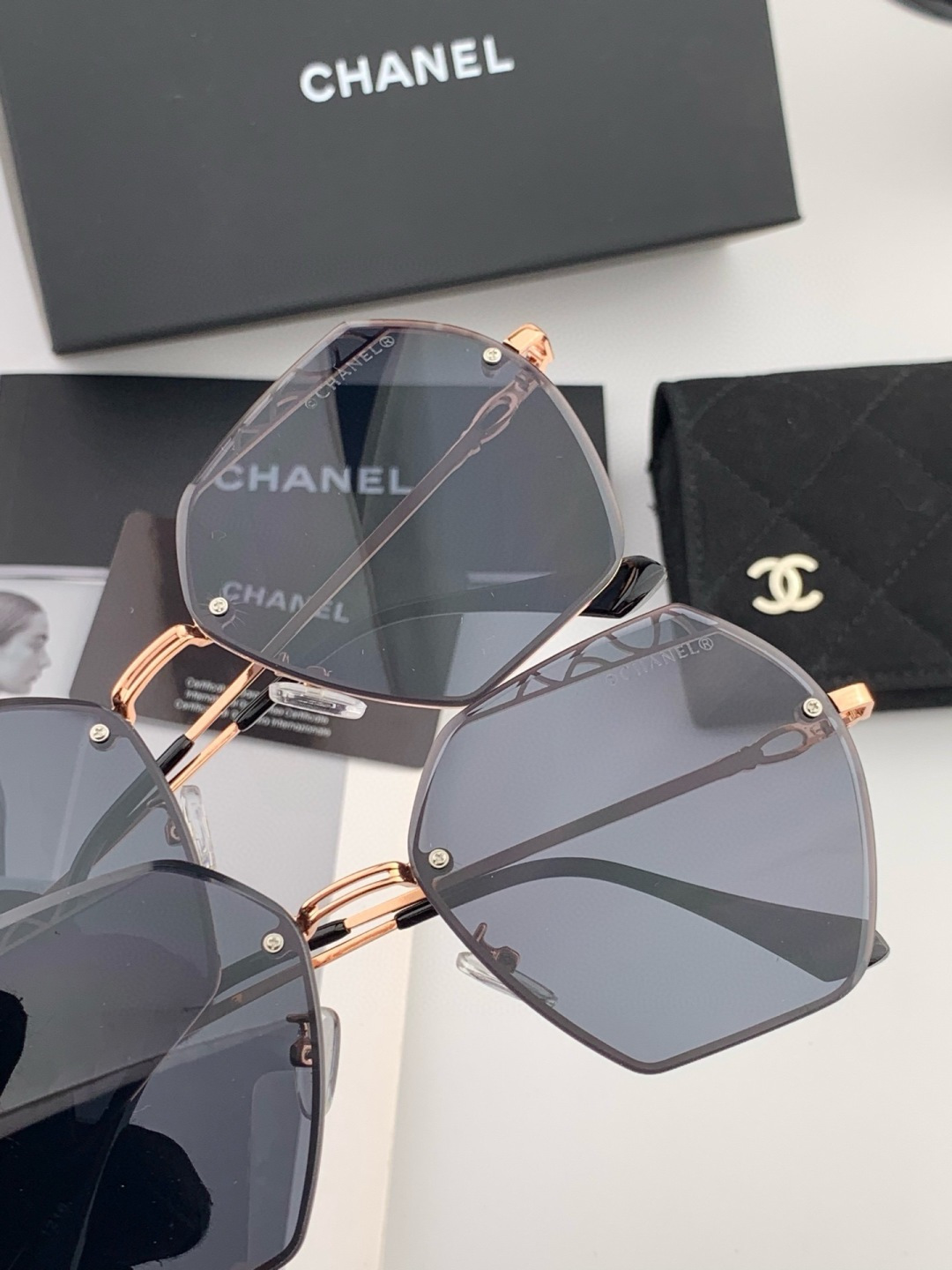 新品CHANEL 香奈儿太阳镜以独特魅力和前卫风格诠释春夏最新眼镜，质感超好佩带舒适 型号：CH7067