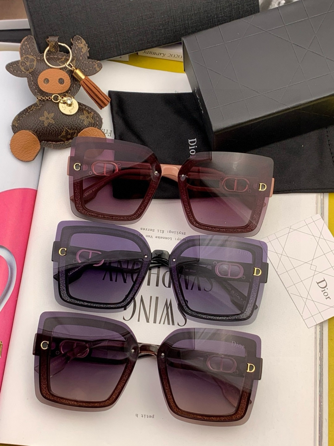 Dior2025新款偏光太阳镜 款式多 。经典的方框设计，不挑脸型，无论搭配大衣还是连衣裙都非常显气质 
