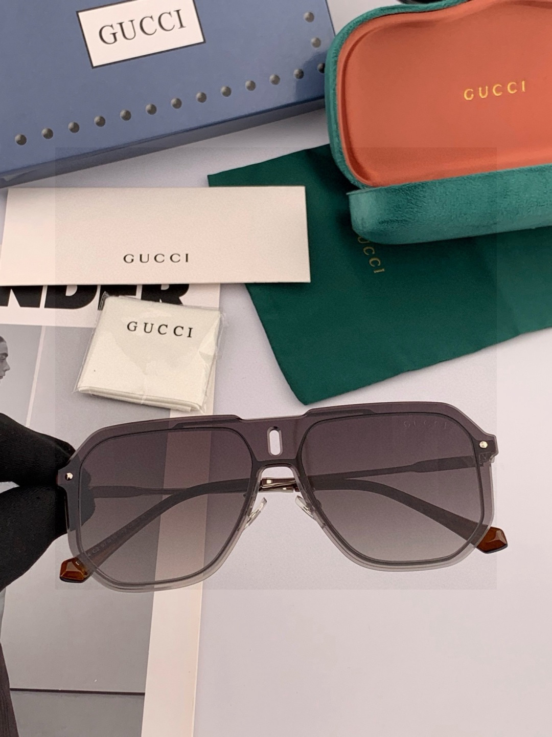 GUCC* 2025 新款男女情侣款太阳iP电镀永不褪色 卖点：超轻超有弹性整幅眼镜片：高清尼龙偏光镜片