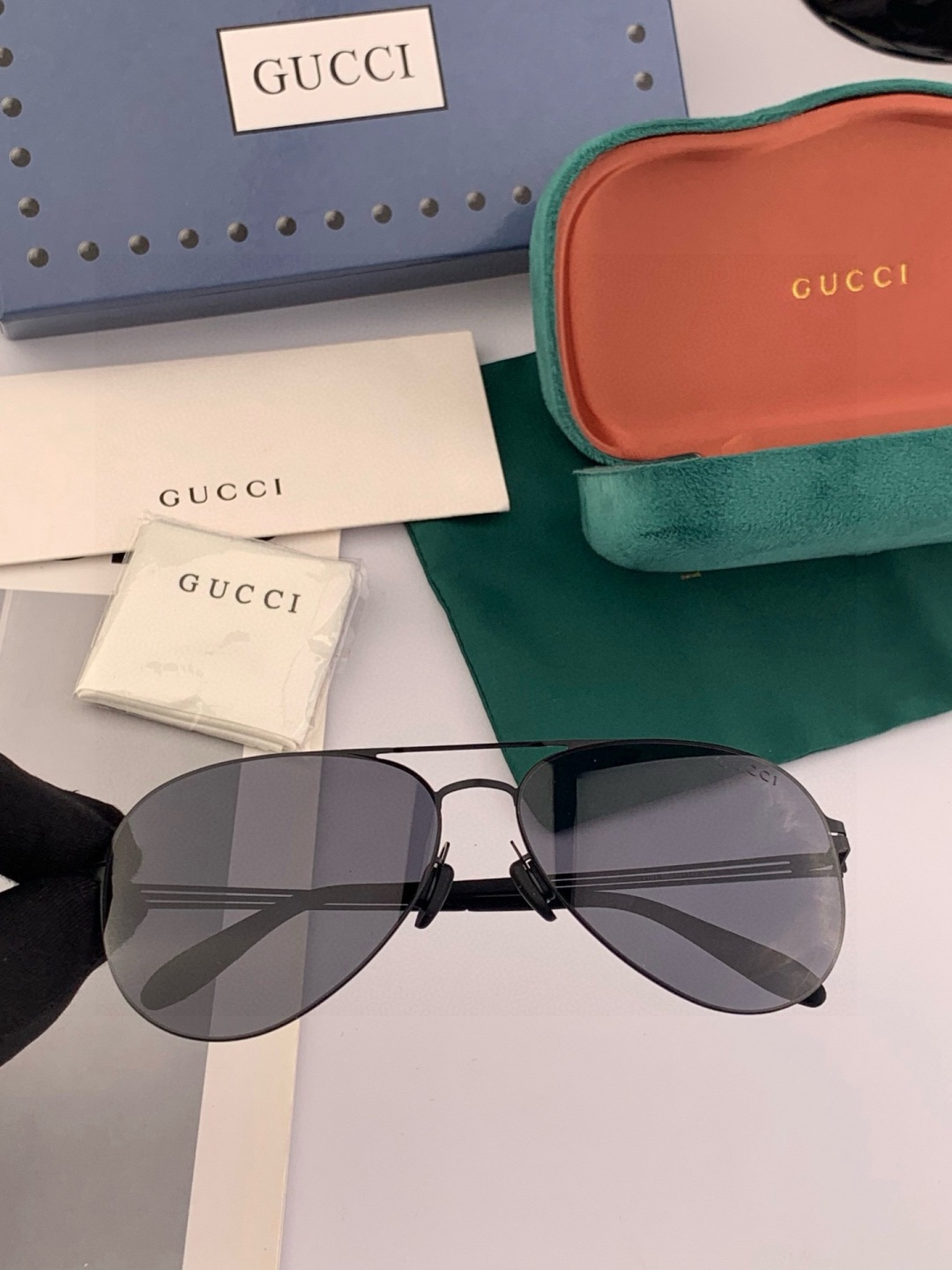 ♦️ GUCCI 2025新款男女情侣款太阳镜iP电镀永不褪色 超轻超有弹性整幅眼镜无螺丝重要的是压不坏