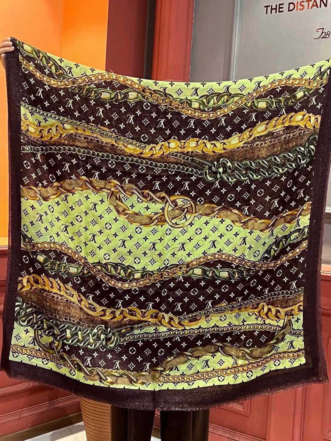 会发光发亮的围巾真心赞‼️驴家【L链条花纹银丝长巾】银丝印花羊绒长巾，🌾新款方巾来撷Nouficel 胶