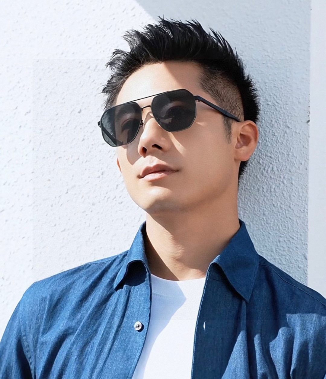 LV 男款炫彩飞行员偏光太阳镜 ❤️材质：高清尼龙加厚卡槽高清偏光镜片 🌹无边框镜架💕颜👍型号：L889