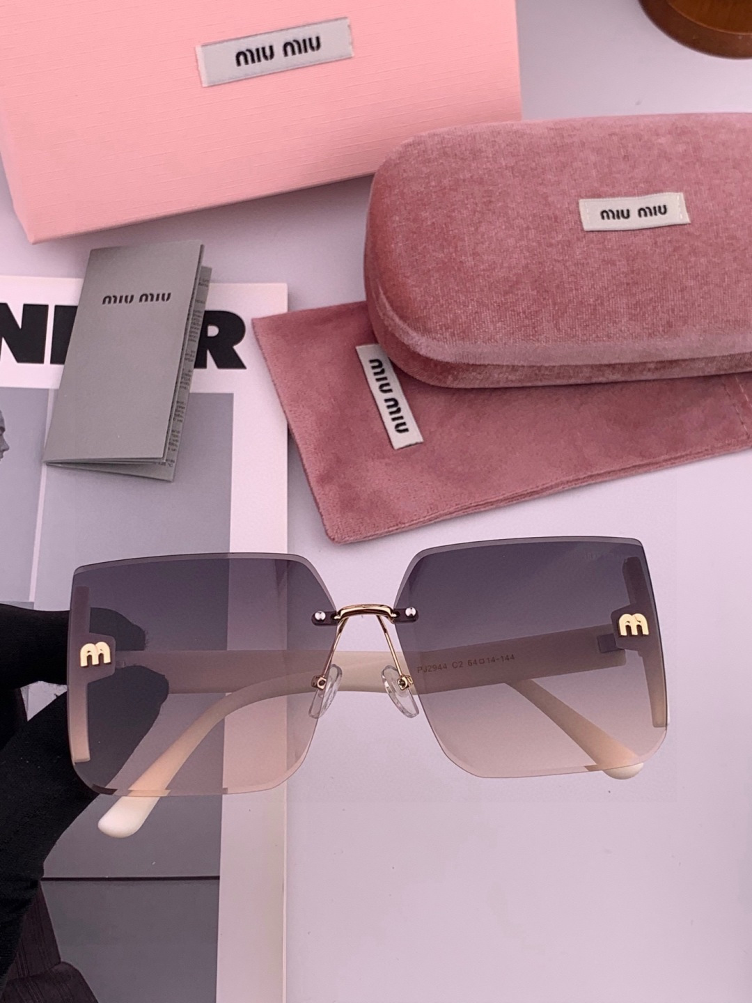 🔺 【缪缪 】2025开春新款 潮流爆款 时尚方框太阳镜 高品质 佩戴舒适 网红潮款墨镜 女士高清太阳镜