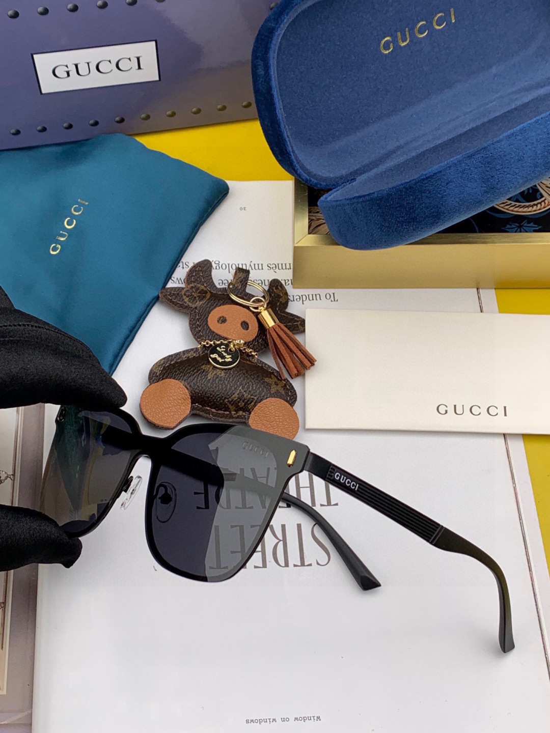 Gucci古奇 新款连体驶驾镜墨镜出行必众备多明星同款 太阳镜 男女太士阳镜飞行 型号：G075