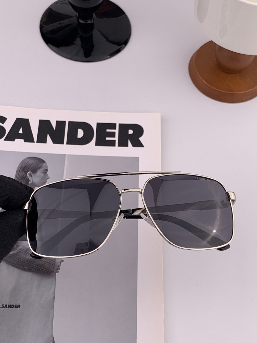 路虎。 高品质男女款墨镜 👍 进口宝丽来偏光镜片 。蛤蟆镜 开车钓鱼都可 。