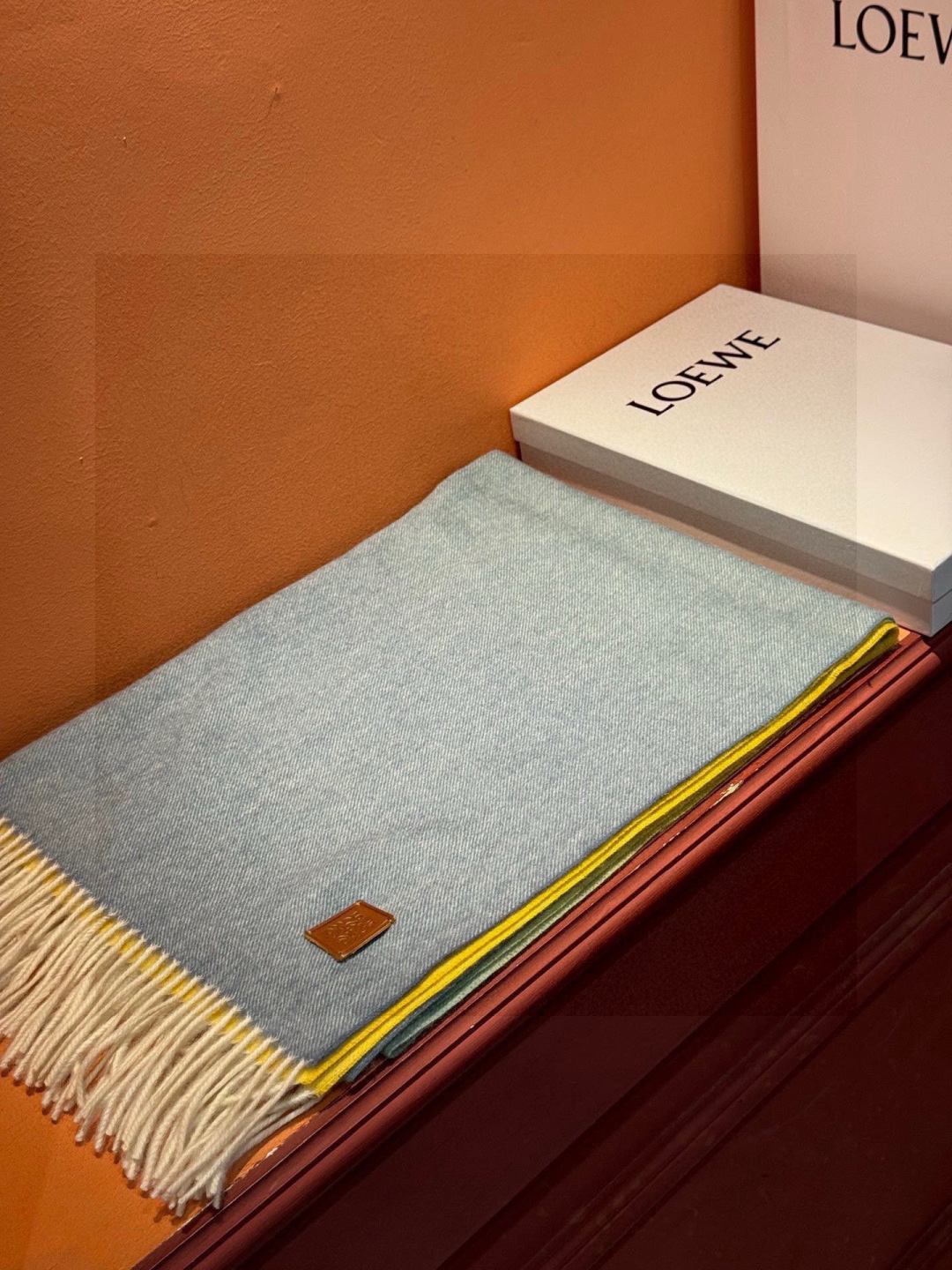 ✨✨太美了😍罗意威 美到要尖叫😱专柜最新款🎊英伦欧美范儿「多色渐变」又是一款即时尚又实用的大围巾&长巾，