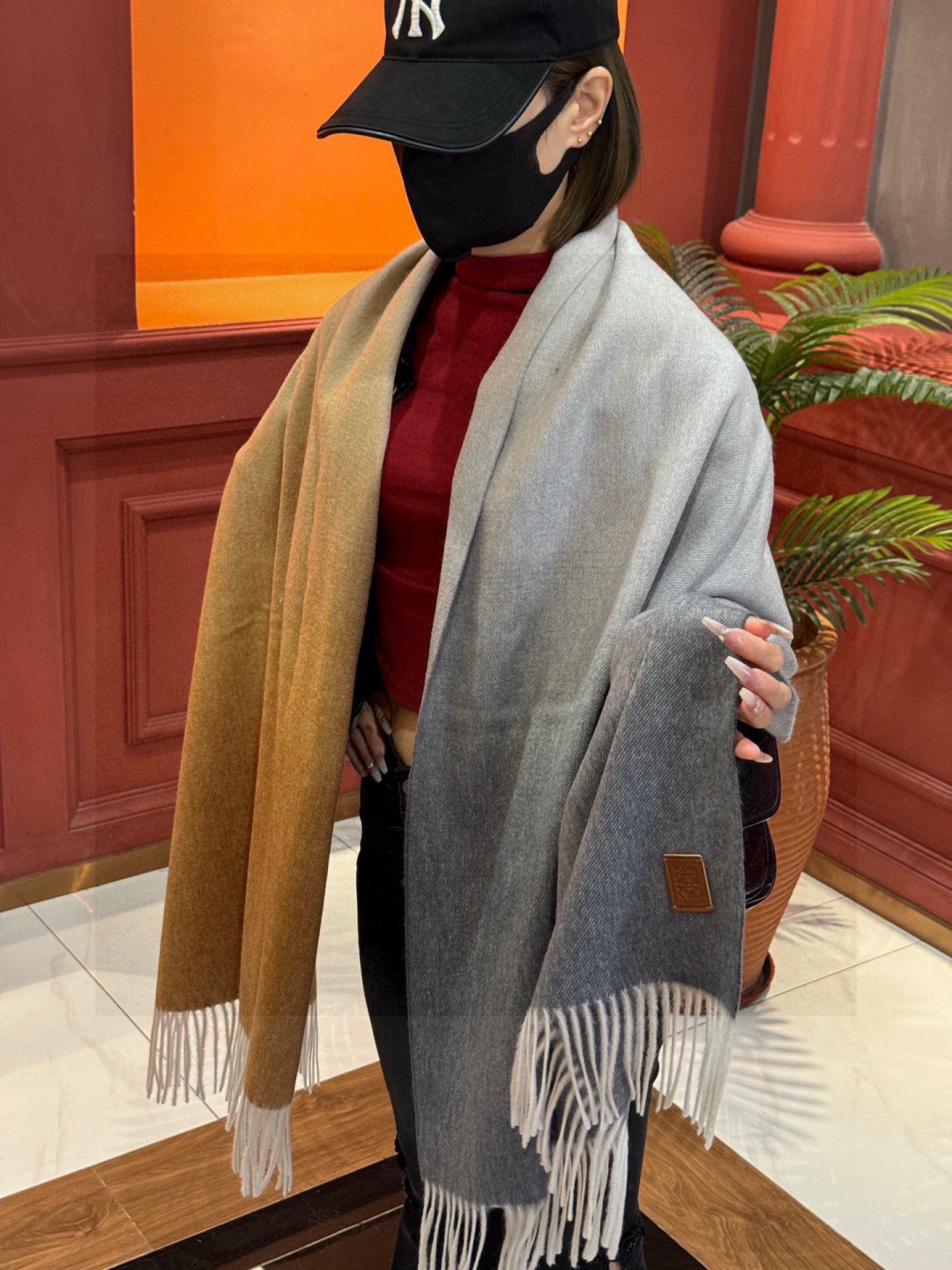 ✨✨太美了😍罗意威 美到要尖叫😱专柜最新款🎊英伦欧美范儿「多色渐变」又是一款即时尚又实用的大围巾&长巾，