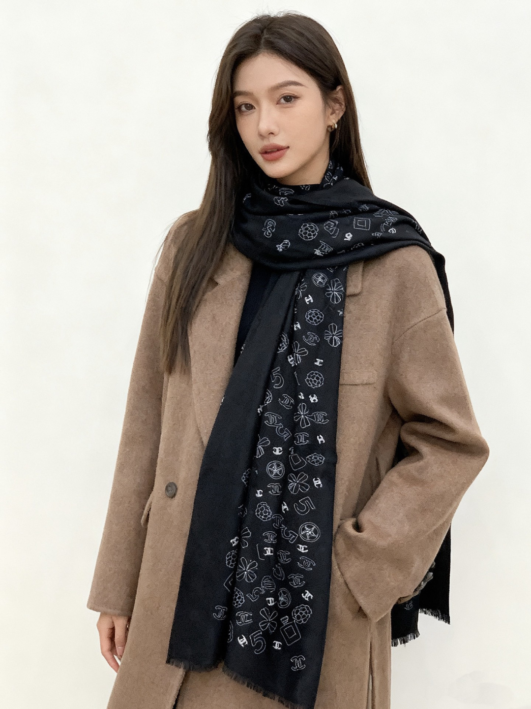 💟CHANEL香奈儿经典元素设计优雅大方，绕在颈间超级完美💋💋简直人间的尤物😍 专柜品质[玫瑰]长巾10