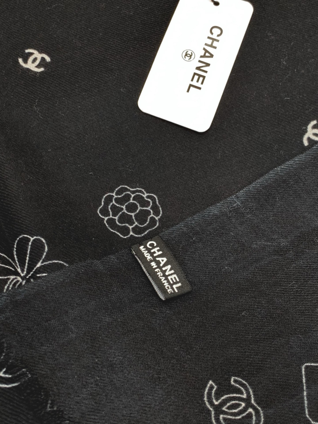 💟CHANEL香奈儿经典元素设计优雅大方，绕在颈间超级完美💋💋简直人间的尤物😍 专柜品质[玫瑰]长巾10