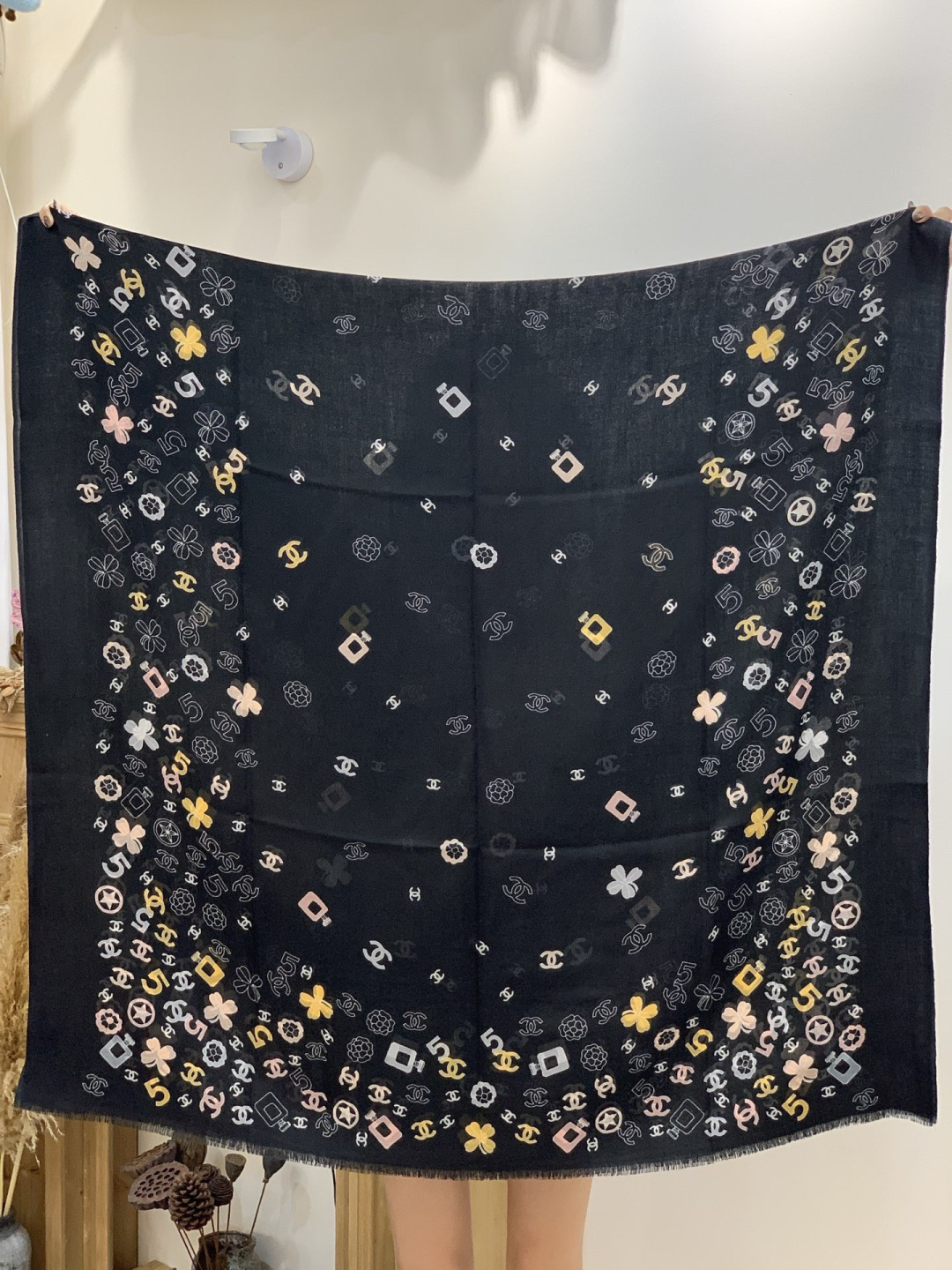 💟CHANEL香奈儿经典元素设计优雅大方，绕在颈间超级完美💋💋简直人间的尤物😍 专柜品质[玫瑰]长巾10