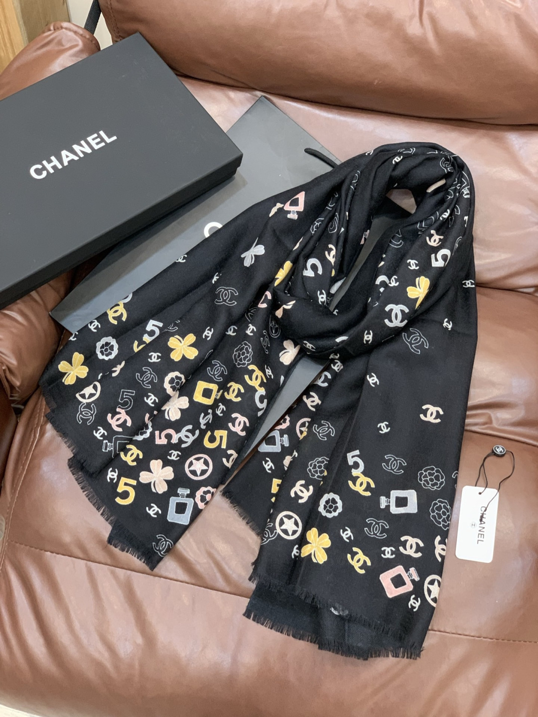 💟CHANEL香奈儿经典元素设计优雅大方，绕在颈间超级完美💋💋简直人间的尤物😍 专柜品质[玫瑰]长巾10