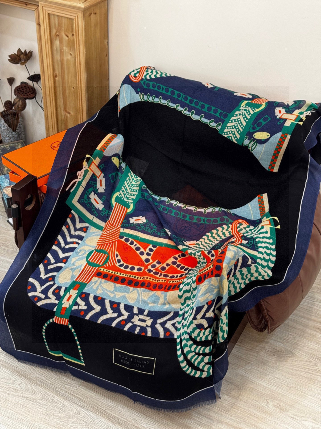 专柜同步 Hermes家买了都说好看【马鞍羊绒长巾】‼️推荐💕顶级工艺超值‼️爱马仕专柜爆款🎁🎁羊绒长巾