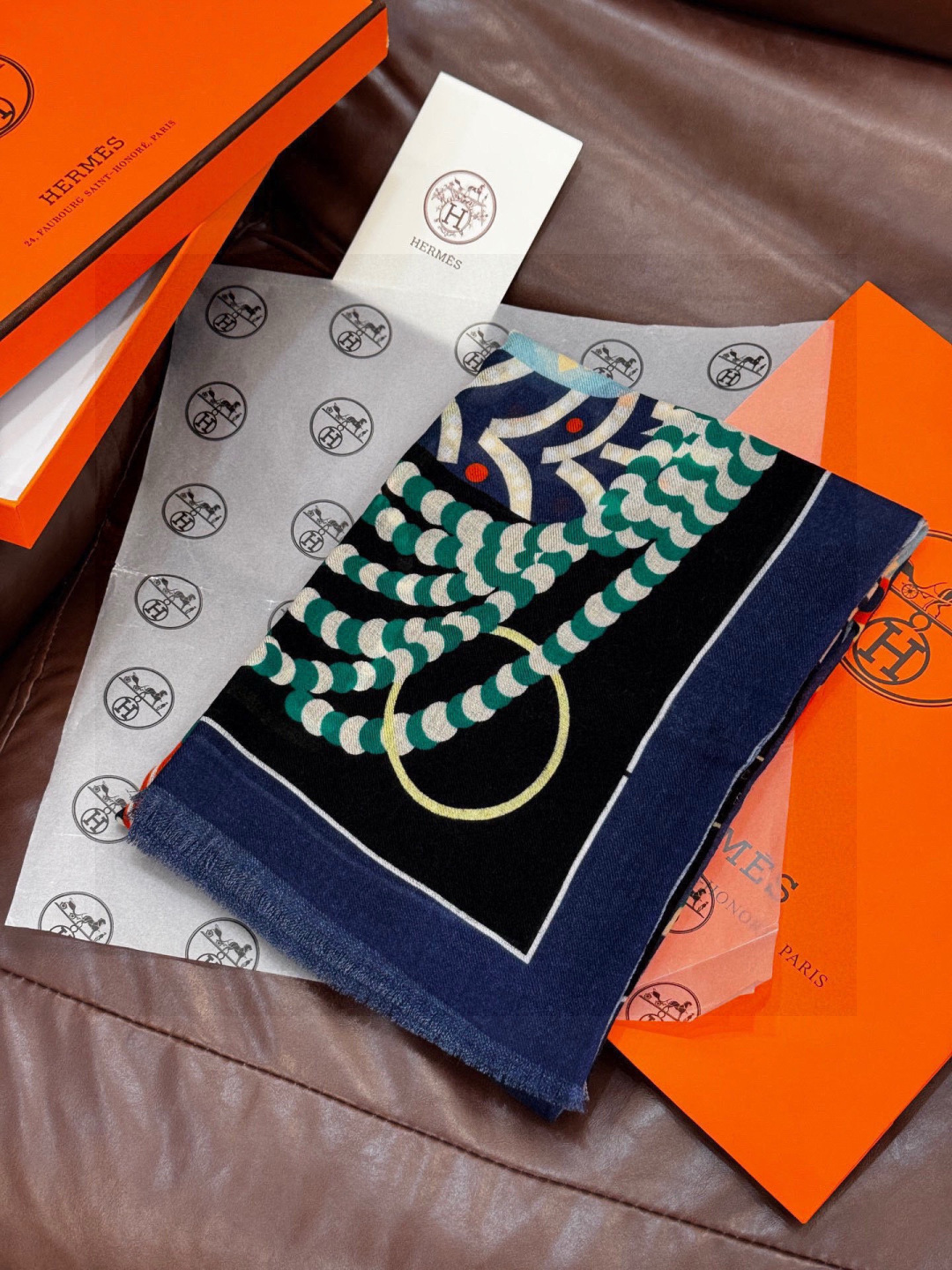 专柜同步 Hermes家买了都说好看【马鞍羊绒长巾】‼️推荐💕顶级工艺超值‼️爱马仕专柜爆款🎁🎁羊绒长巾