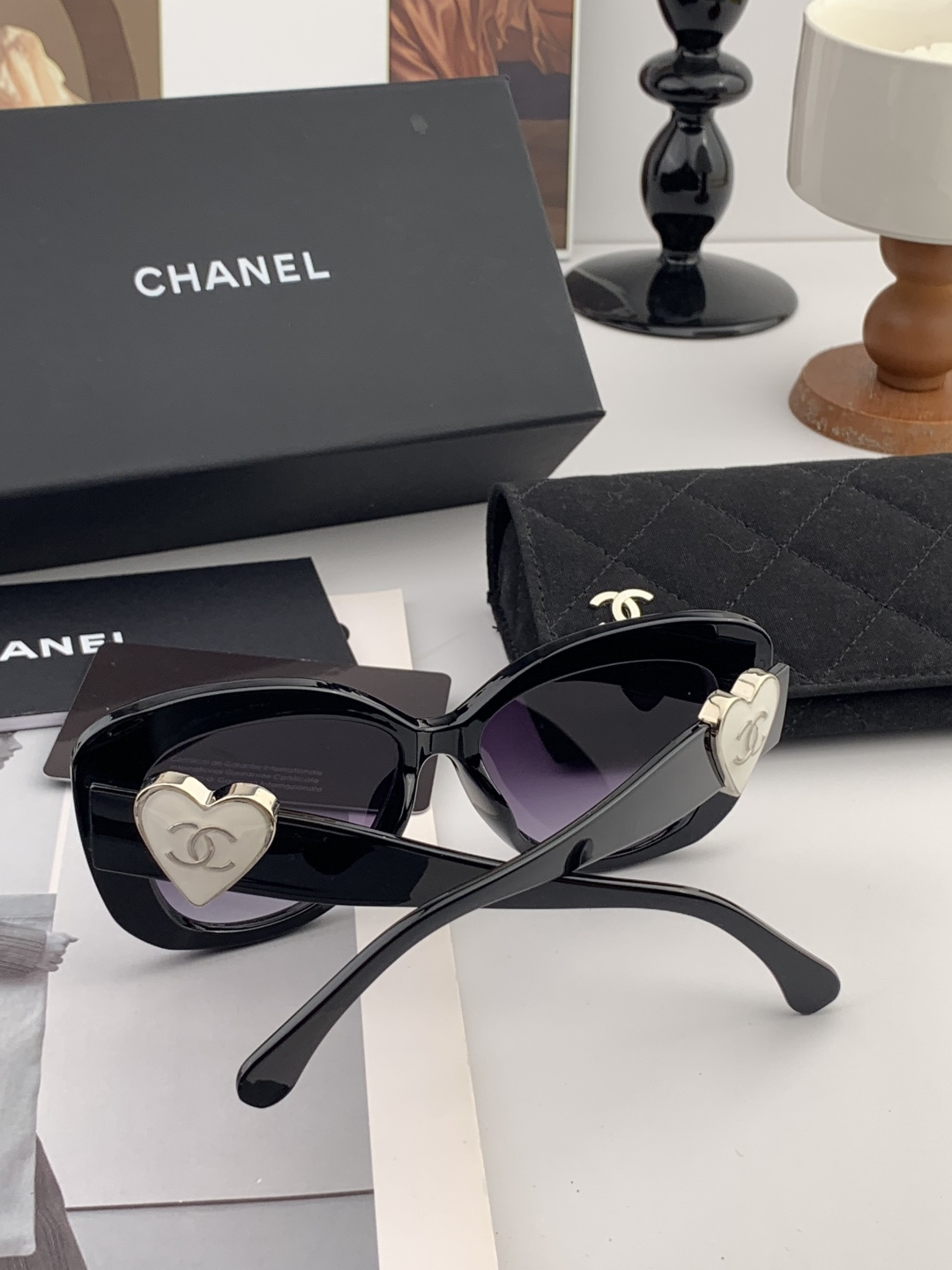 新品CHANEL 香奈儿太阳镜以独特魅力和前卫风格诠释春夏最新眼镜，质感超好佩带舒适 型号：CH8551