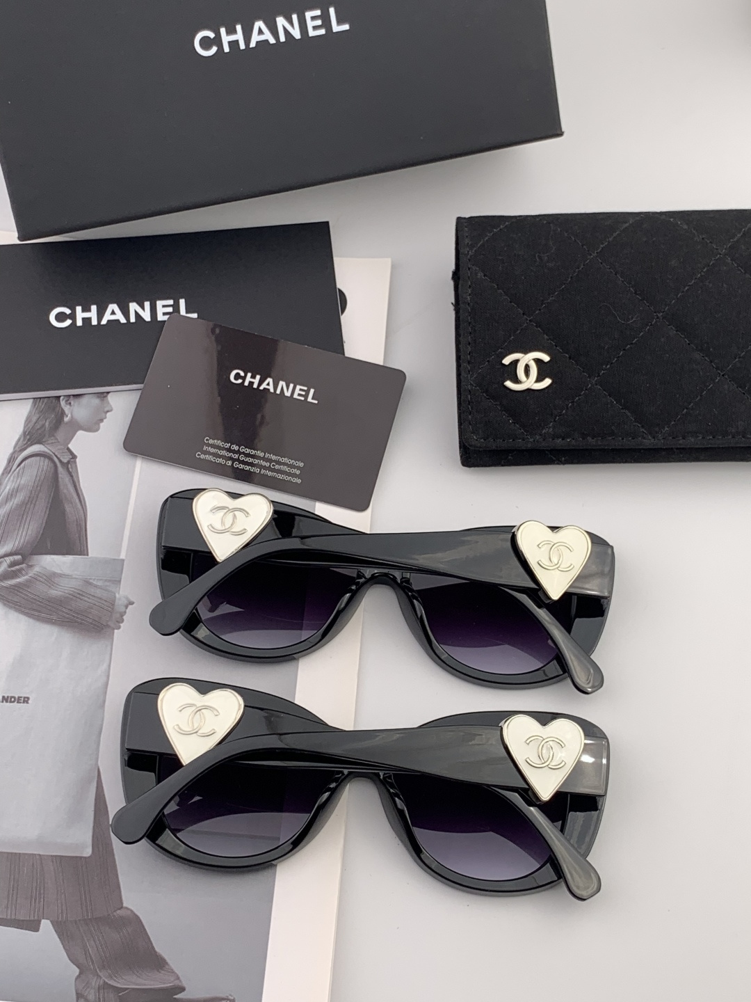 新品CHANEL 香奈儿太阳镜以独特魅力和前卫风格诠释春夏最新眼镜，质感超好佩带舒适 型号：CH8551