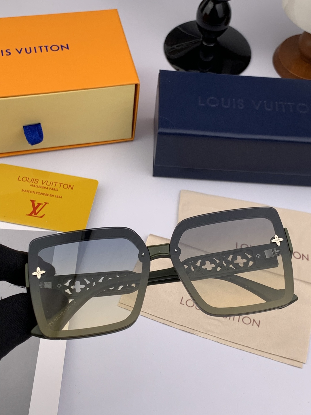 LV 太阳镜潮品官网模特同款 [玫瑰][玫瑰]四叶草🍀精致个性设计简约时尚 高品质值得拥有绝对潮爆整个夏