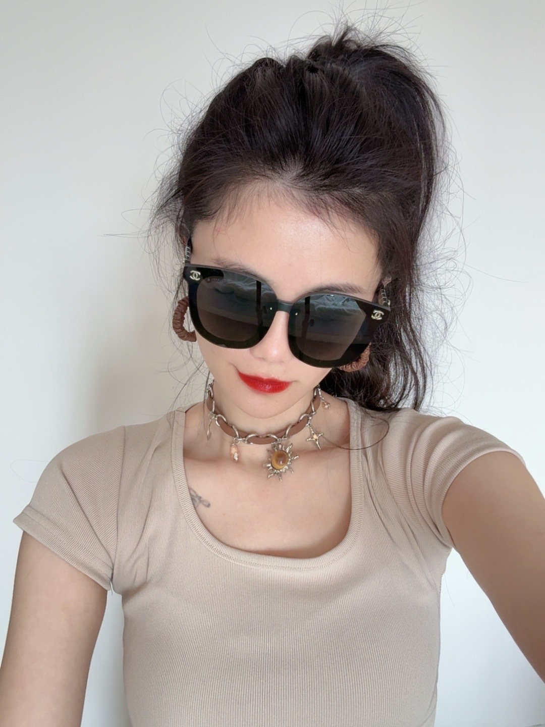 Chanel大框太阳镜墨镜 经典的方框设计，不挑脸型，无论搭配大衣还是连衣裙都非常显气质偏光镜片预防紫外