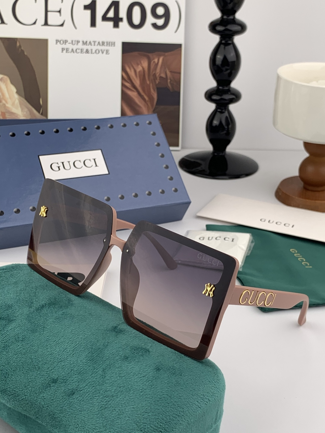 【TR偏光系列】 Gucci联名系列限量版经典的方框设计，不挑脸型，无论搭配大衣还是连衣裙都非常显气质 