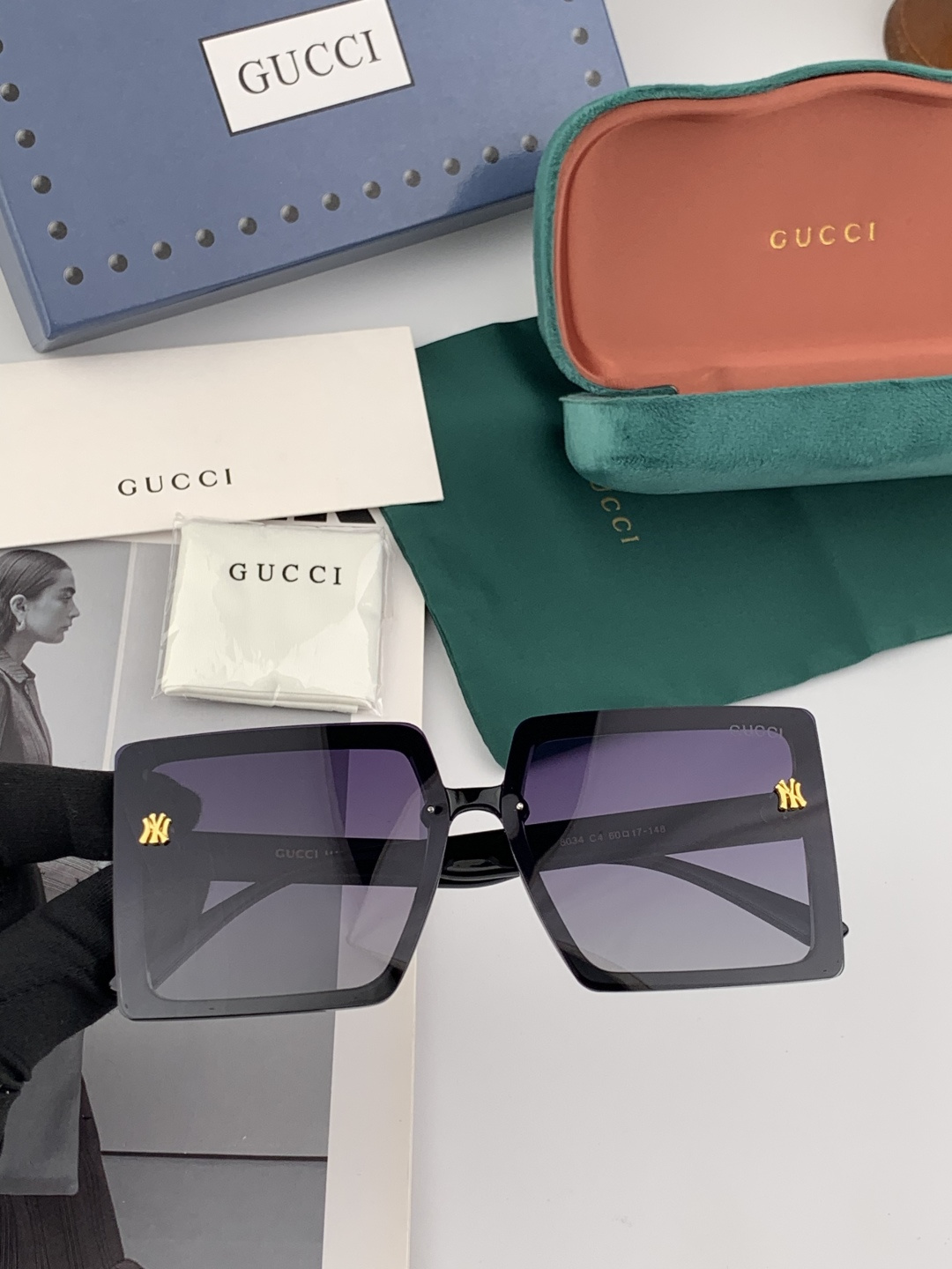 【TR偏光系列】 Gucci联名系列限量版经典的方框设计，不挑脸型，无论搭配大衣还是连衣裙都非常显气质 