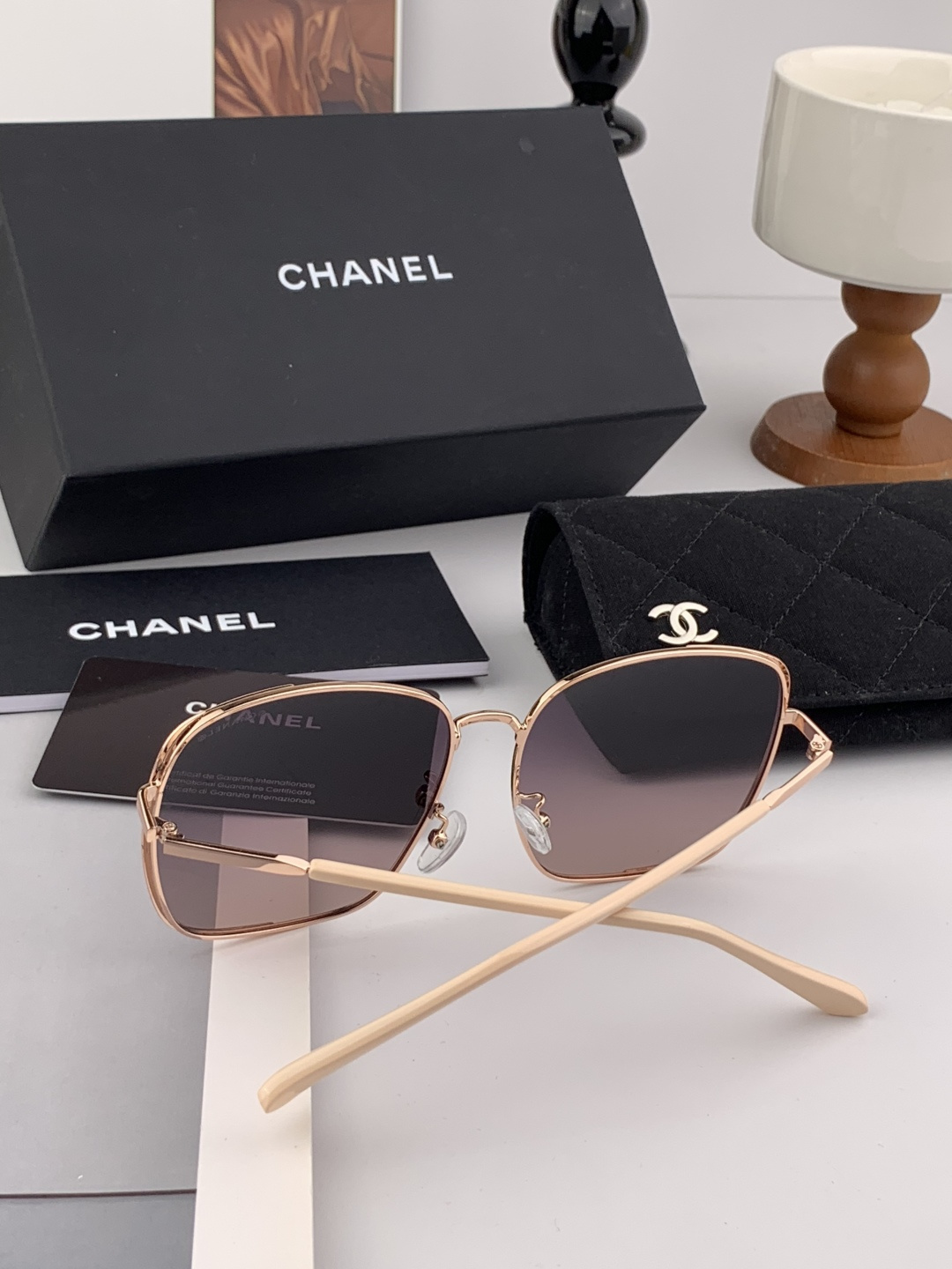 新品CHANEL 香奈儿太阳镜以独特魅力和前卫风格诠释春夏最新眼镜，质感超好佩带舒适 型号：CH2077