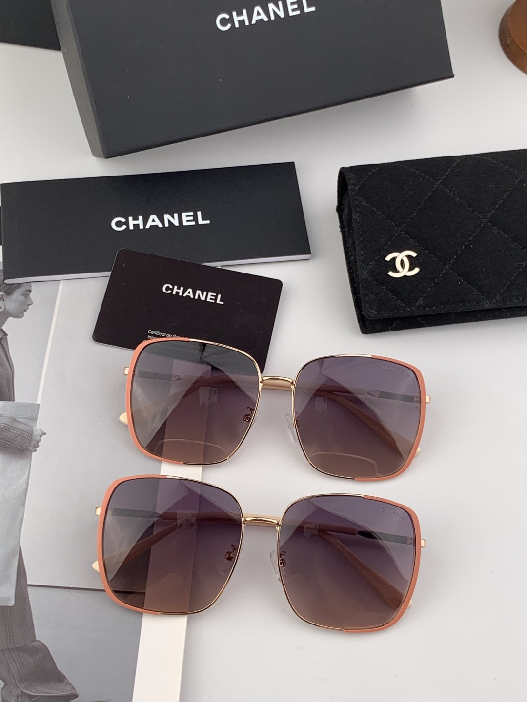 新品CHANEL 香奈儿太阳镜以独特魅力和前卫风格诠释春夏最新眼镜，质感超好佩带舒适 型号：CH2077