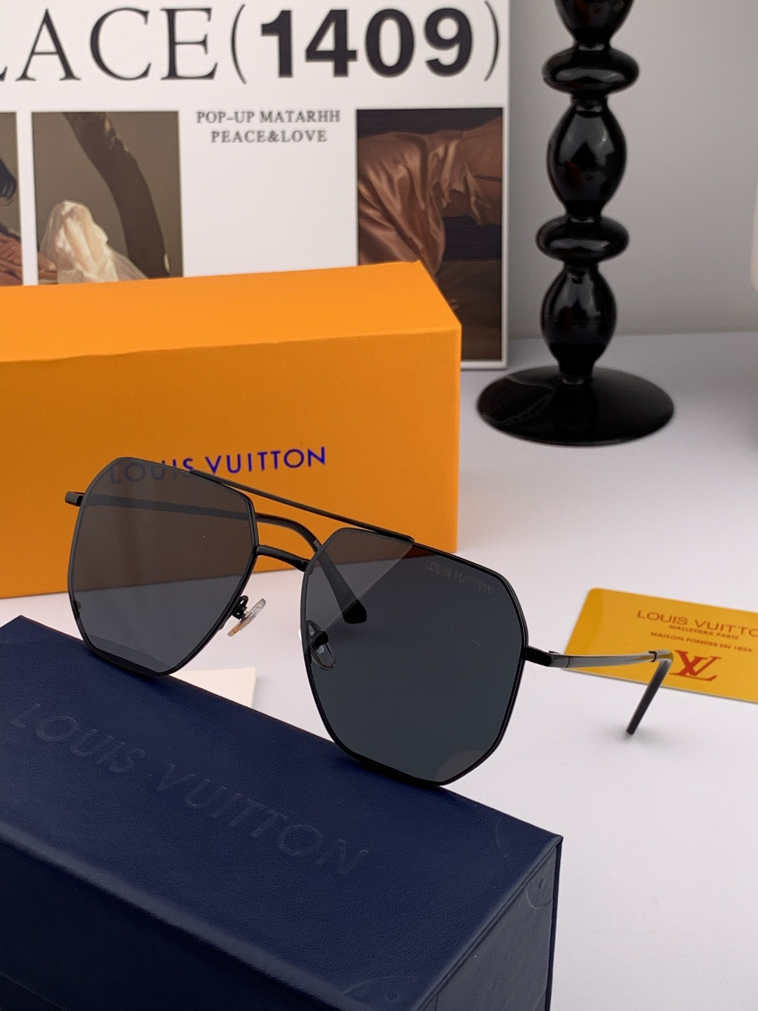 LV 男款炫彩飞行员偏光太阳镜 ❤️材质：高清尼龙加厚卡槽高清偏光镜片 🌹无边框镜架💕颜👍型号：L089