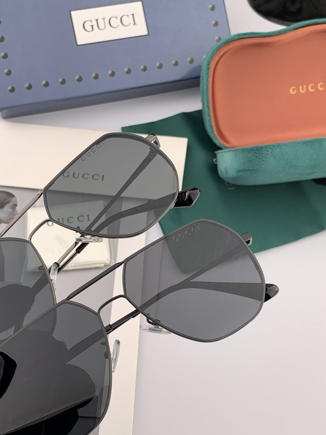 LV 男款炫彩飞行员偏光太阳镜 ❤️材质：高清尼龙加厚卡槽高清偏光镜片 🌹无边框镜架💕颜👍型号：L789