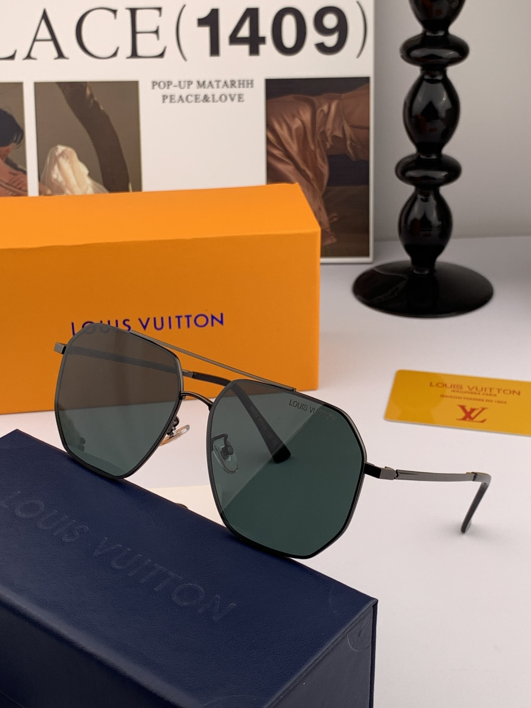 LV 男款炫彩飞行员偏光太阳镜 ❤️材质：高清尼龙加厚卡槽高清偏光镜片 🌹无边框镜架💕颜👍型号：L289