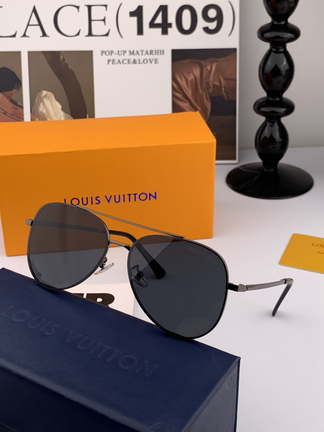 LV 男款炫彩飞行员偏光太阳镜 ❤️材质：高清尼龙加厚卡槽高清偏光镜片 🌹无边框镜架💕颜👍型号：L189