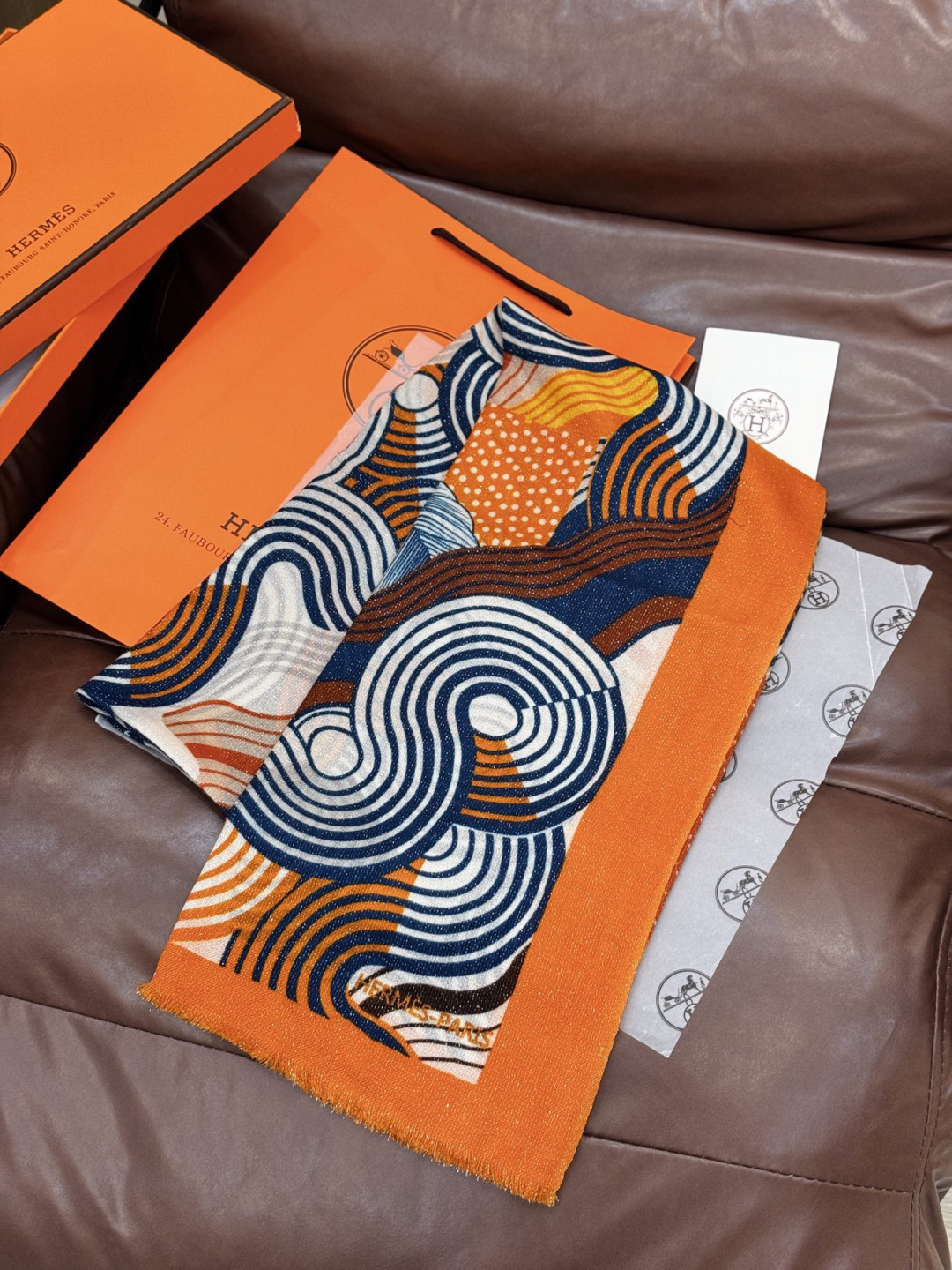 上新🌟 会发光发亮的围巾 💄💋新款客银丝+💖羊绒面料长巾 😘美翻了[流泪]H家【骏马披挂长巾】御用殿堂级