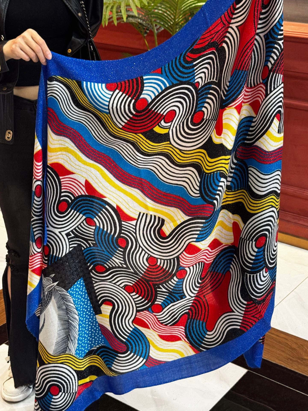 上新🌟 会发光发亮的围巾 💄💋新款客银丝+💖羊绒面料长巾 😘美翻了[流泪]H家【骏马披挂长巾】御用殿堂级