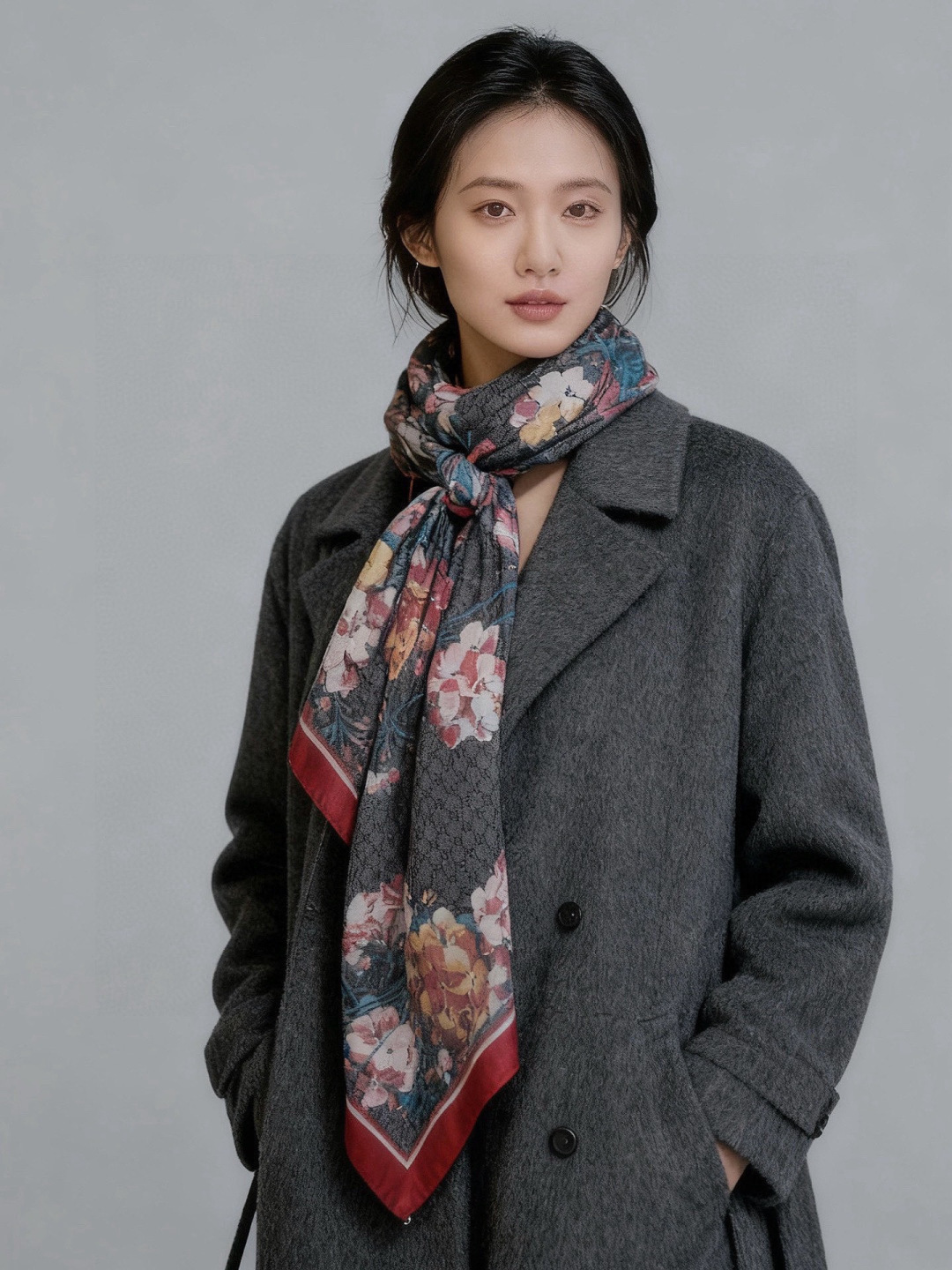 Gucci花卉羊绒围巾~超级抬气色！高级女人味！】羊绒围巾也能这么美！！！Gucci这款双面花卉羊绒围巾