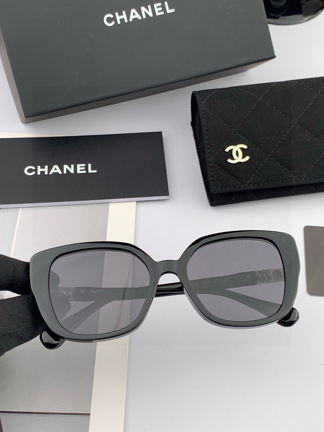 GUCCI 2025开春新款 最新款圆框太阳镜 各路网红纷纷带起气场满分‼️ 俏皮甜美.上脸效果更佳.金