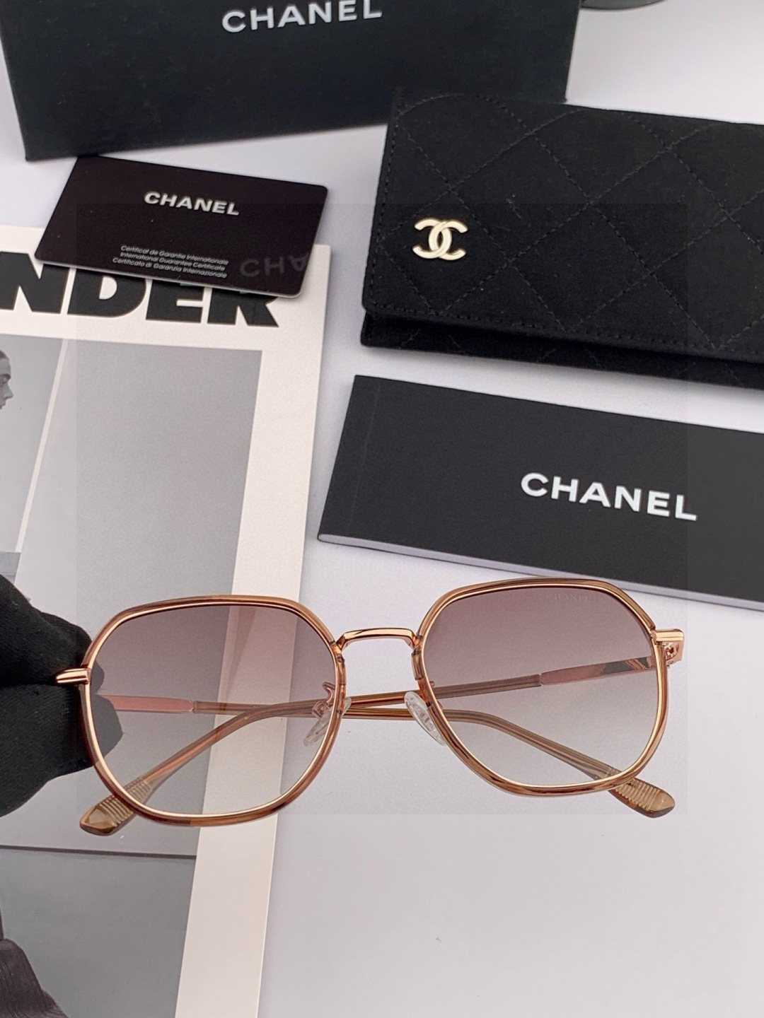 新品CHANEL 香奈儿太阳镜以独特魅力和前卫风格诠释春夏最新眼镜，质感超好佩带舒适 型号：CH9375