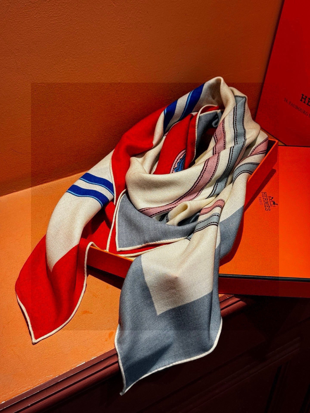 羊绒新款🆕🏇🏇买了都说好看‼️推荐💕【华丽的缰辔双面同色140】羊绒方巾，顶级工艺超值‼️爱马仕专柜爆款