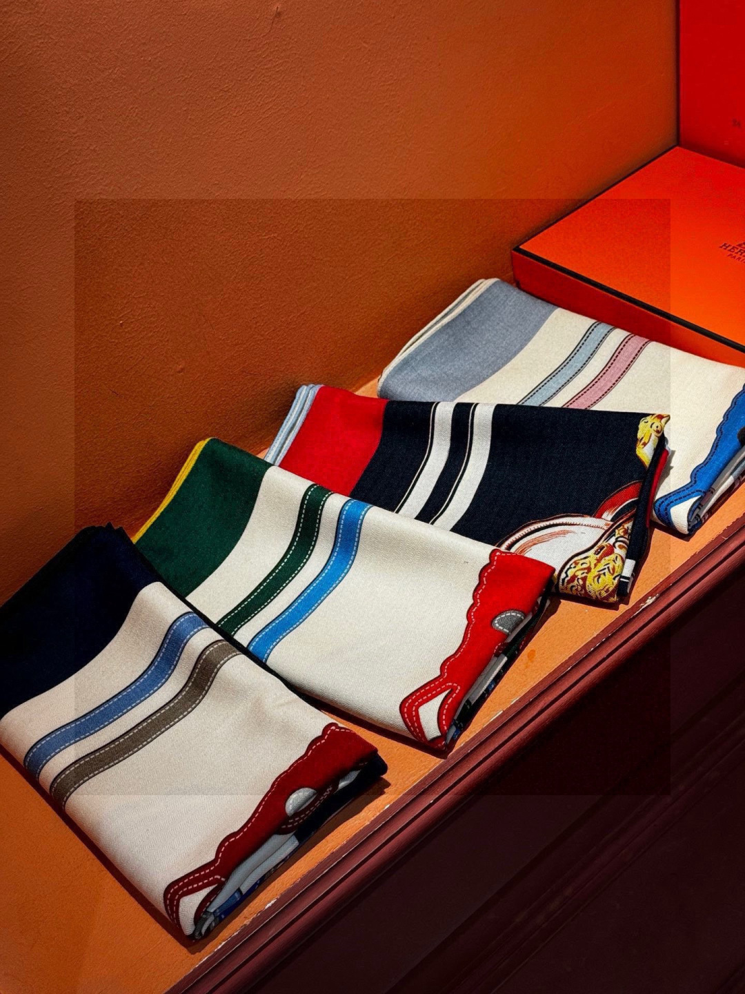 羊绒新款🆕🏇🏇买了都说好看‼️推荐💕【华丽的缰辔双面同色140】羊绒方巾，顶级工艺超值‼️爱马仕专柜爆款