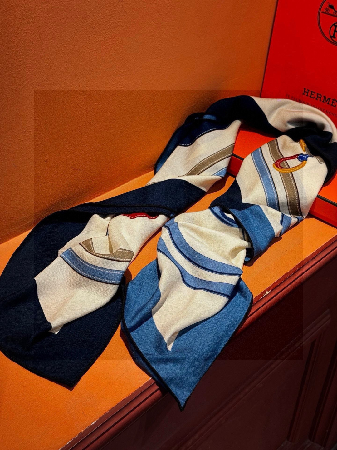 羊绒新款🆕🏇🏇买了都说好看‼️推荐💕【华丽的缰辔双面同色140】羊绒方巾，顶级工艺超值‼️爱马仕专柜爆款