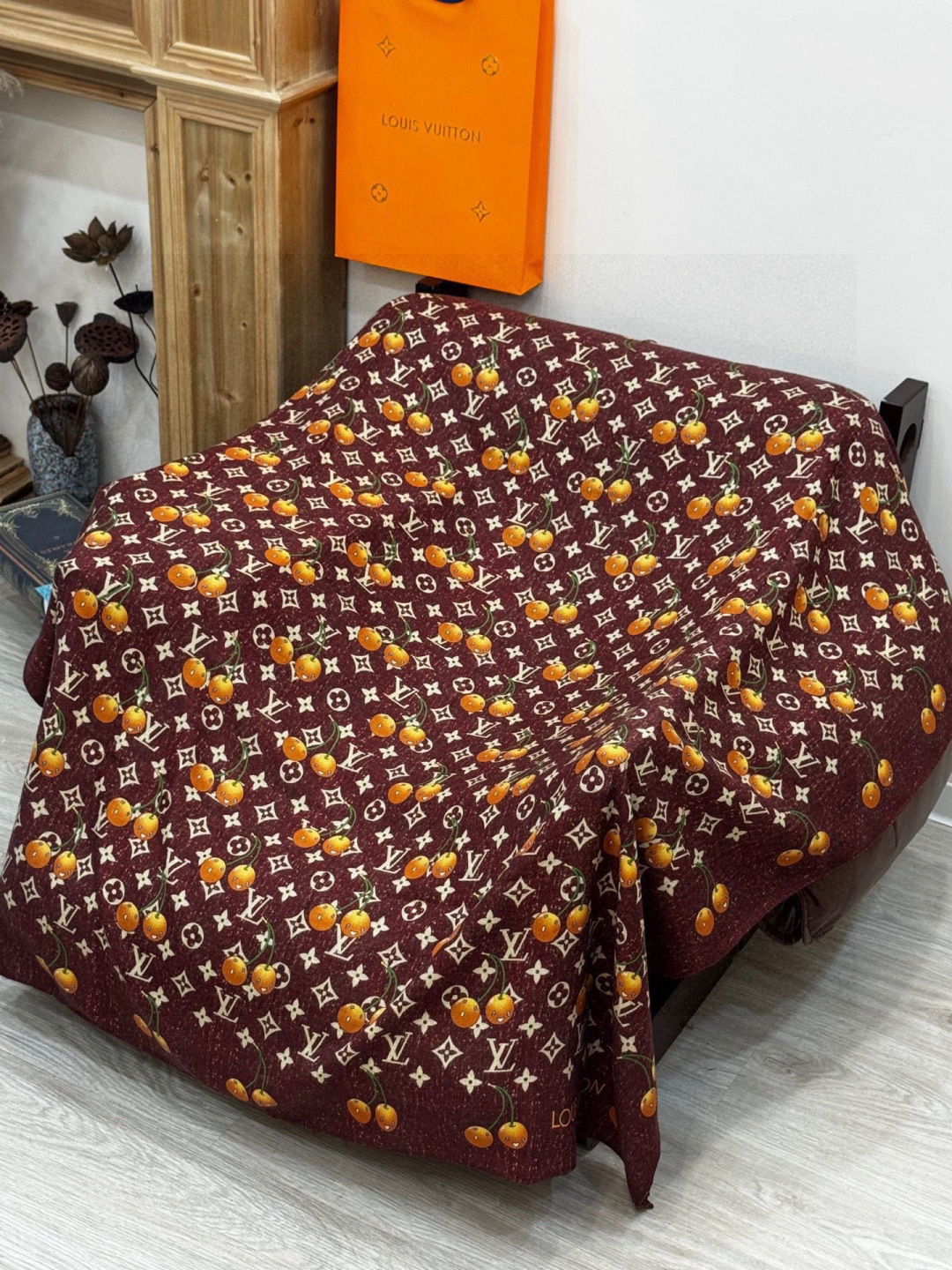 LV X TM MONOGRAMCERISE 140丝绒方巾【140双面丝绒同色】LV × TM Mon